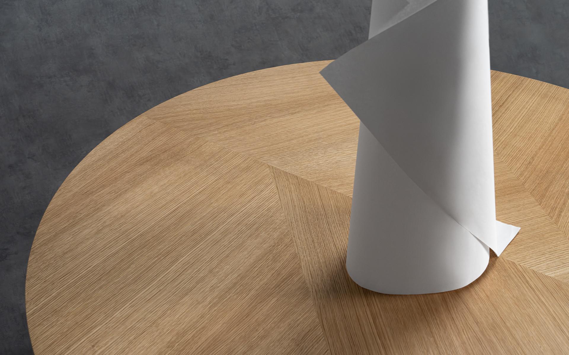 XXIe siècle et contemporain Table Foldes, placage Oak Oak, accessoire en laiton massif en vente