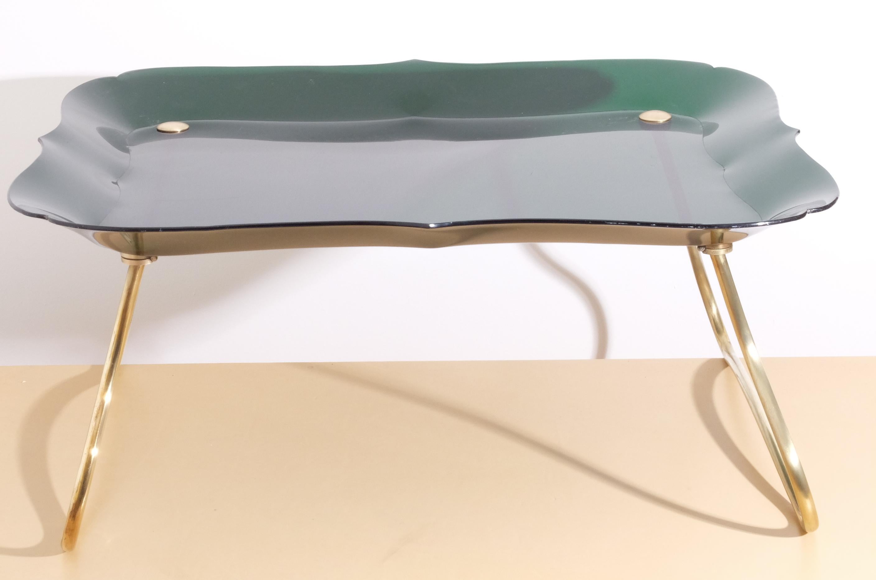 Français Plateau de lit pliable en laiton vert de Jean Burkhalter, années 1950 en vente
