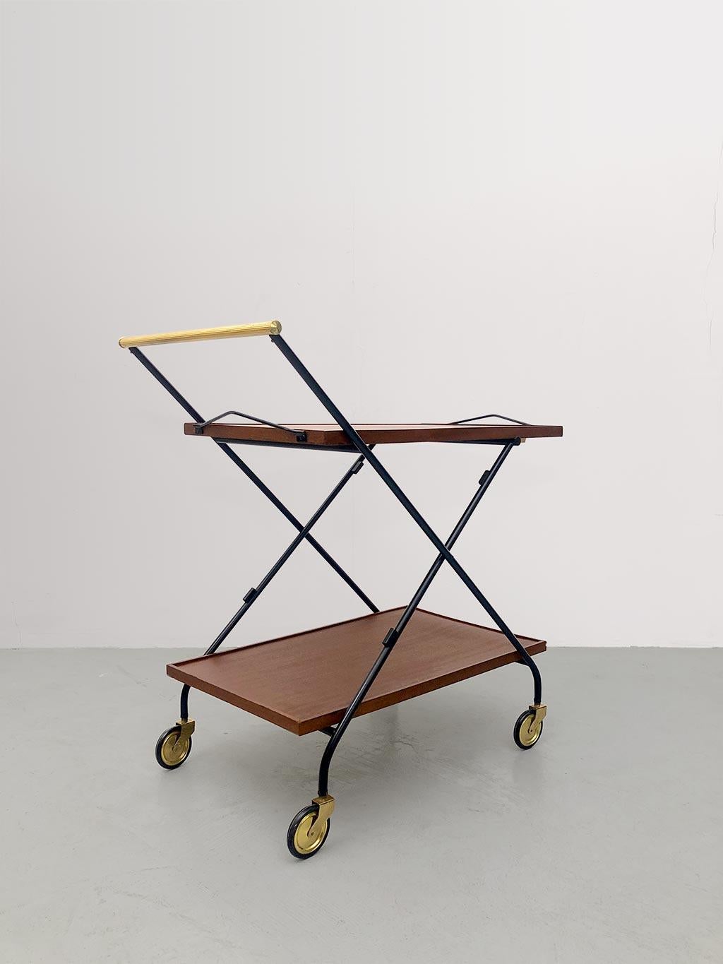 20th Century Foldable Italian mid-century serving bar cart, with self tray. For Sale