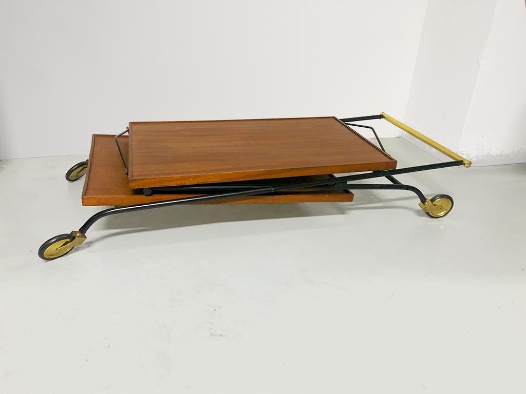 Foldable Italian mid-century serving bar cart, with self tray. For Sale 3