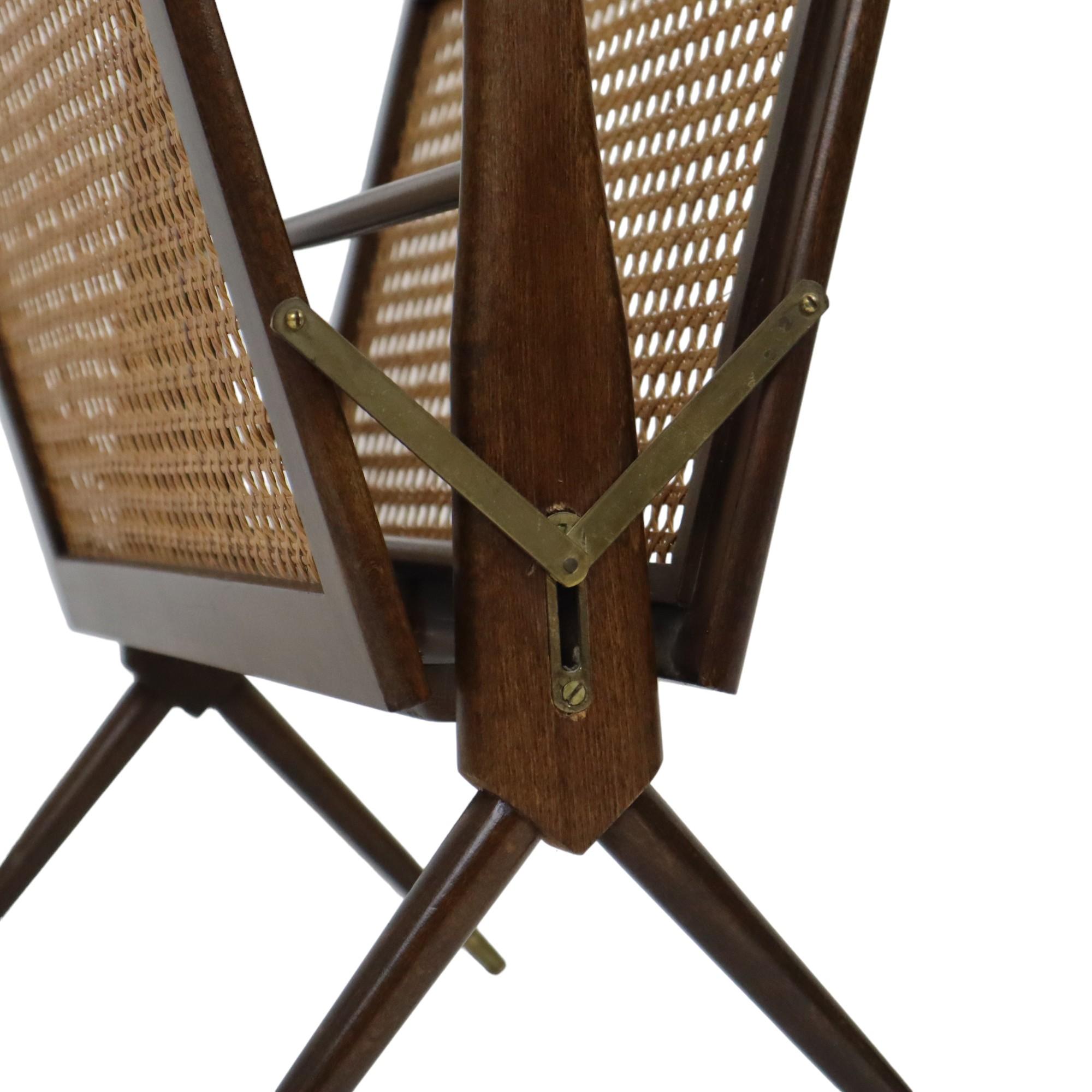 Foldable Magazine Rack Cesare Lacca Italienisches Design der fünfziger Jahre (20. Jahrhundert) im Angebot