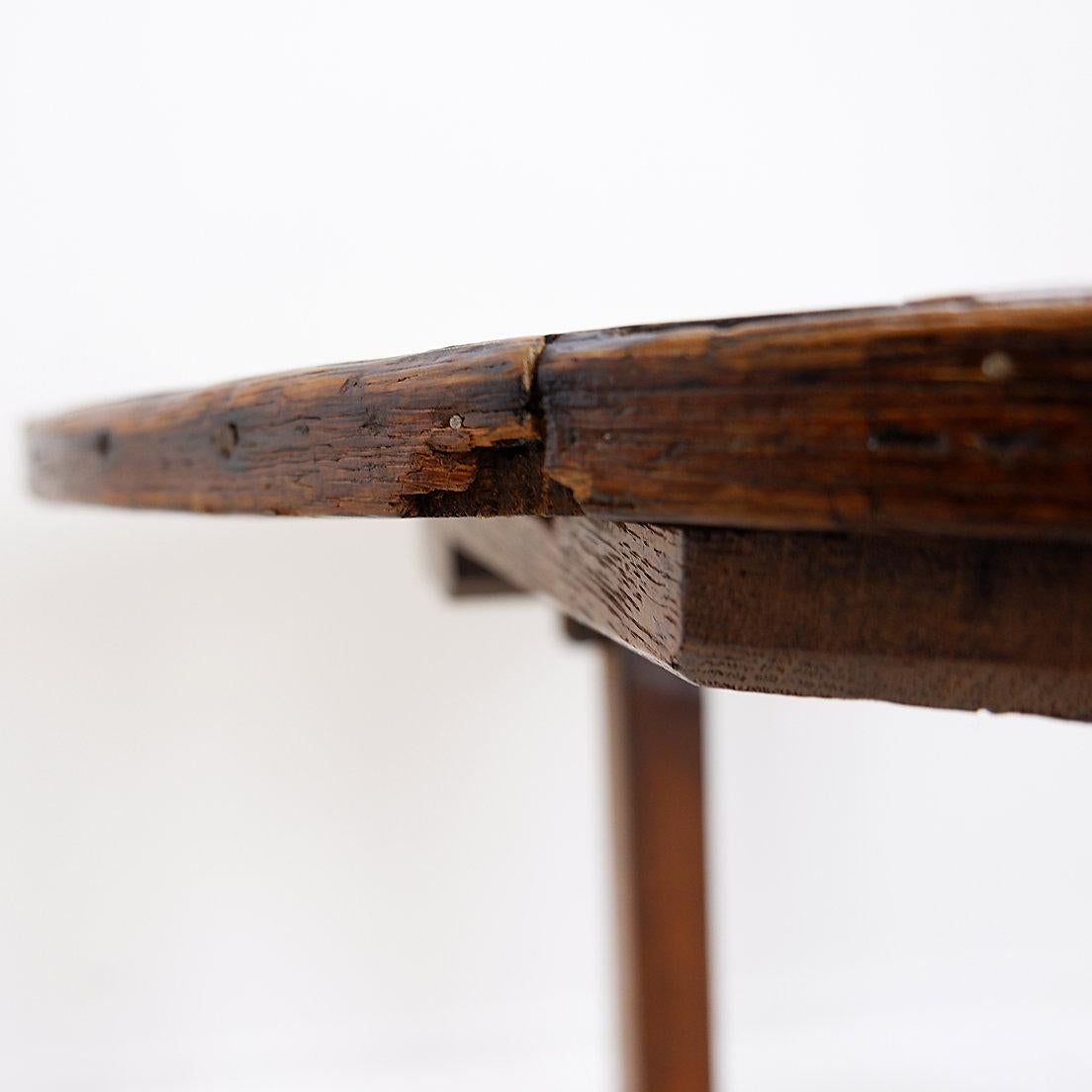 XIXe siècle Table de vigneron pliable en chêne massif - Ø 90cm en vente