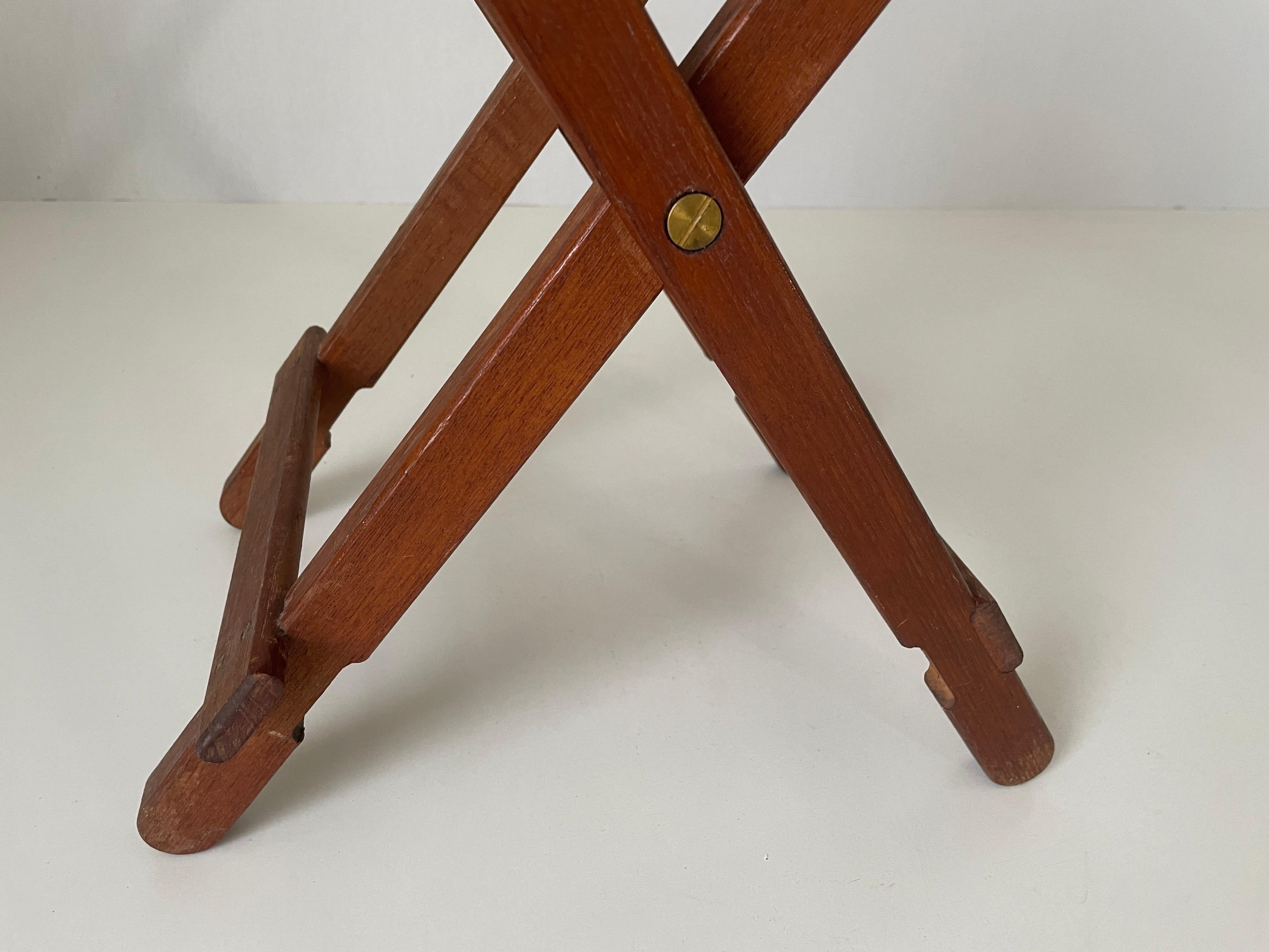 Foldable Wood Pair of Camping Stools, 1960s, Italy For Sale 5