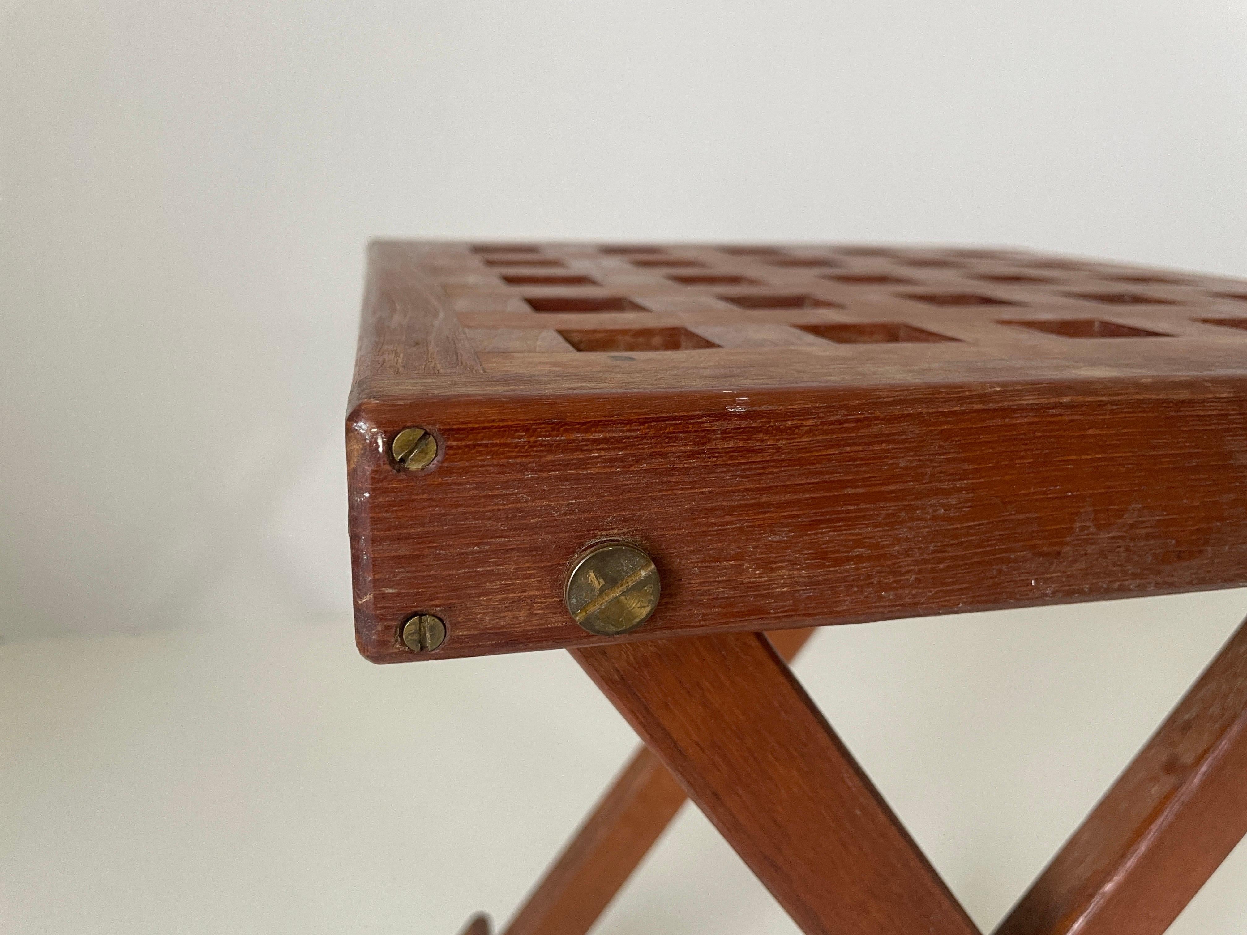 Foldable Wood Pair of Camping Stools, 1960s, Italy For Sale 7