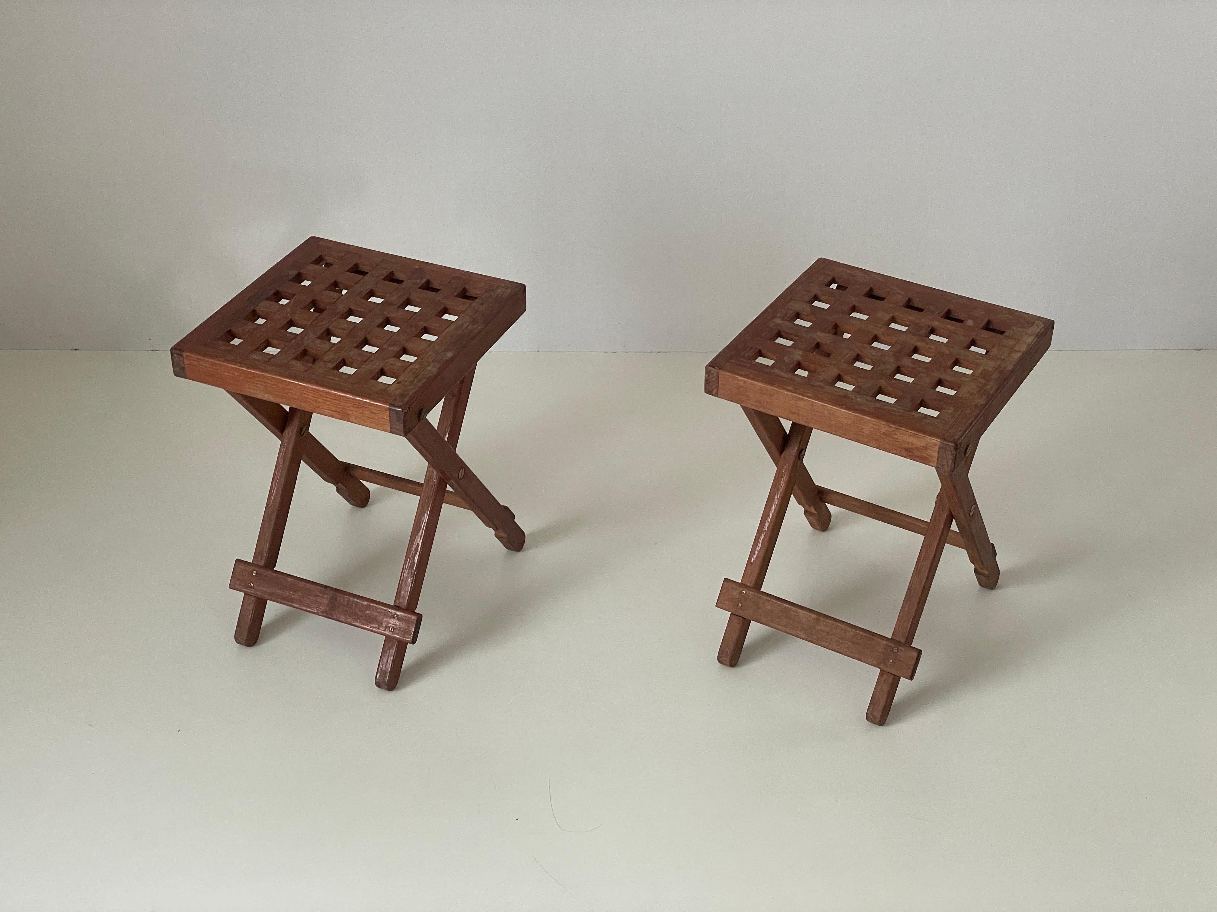 Foldable Wood Pair of Camping Stools, 1960s, Italy In Excellent Condition For Sale In Hagenbach, DE