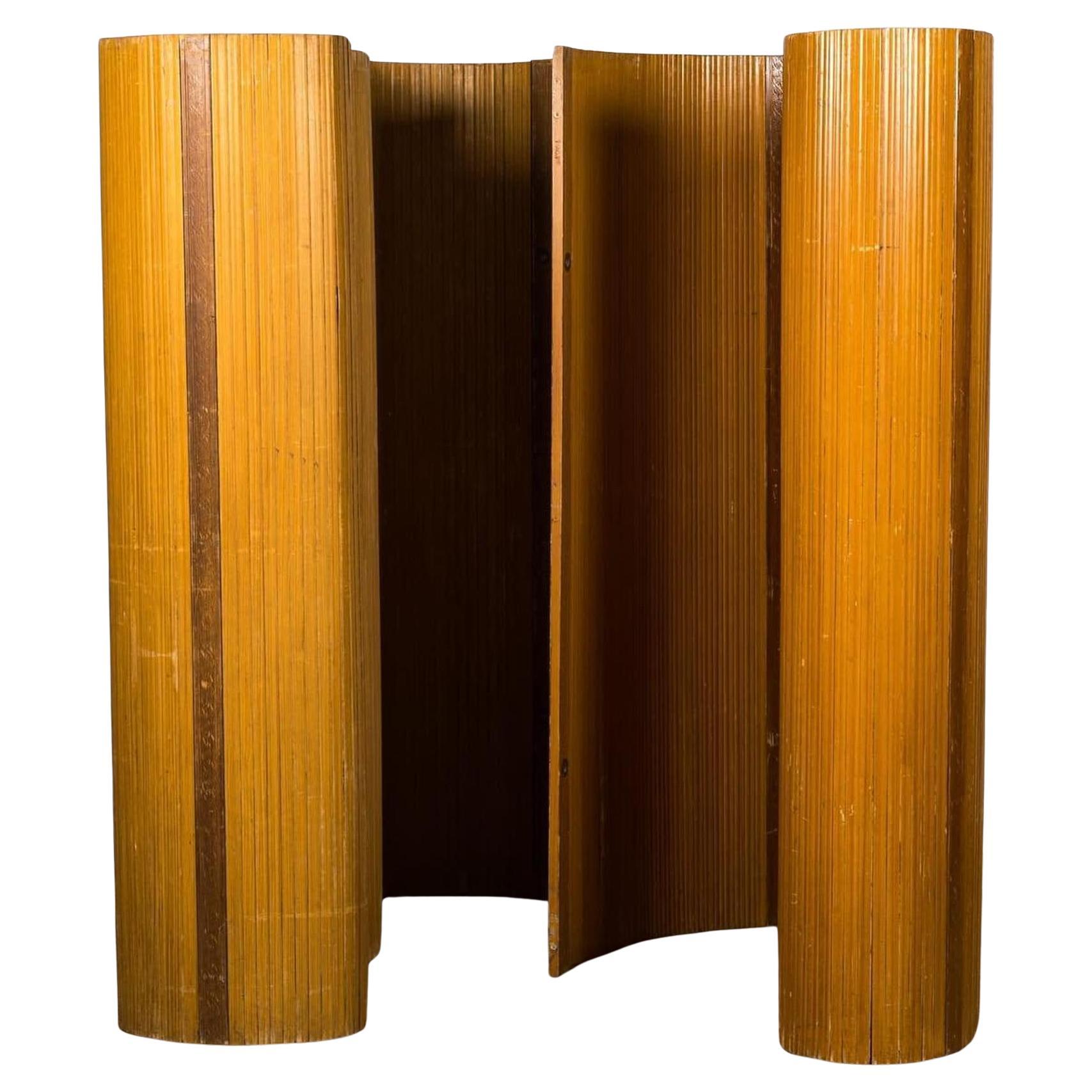 Foldable wooden room divider