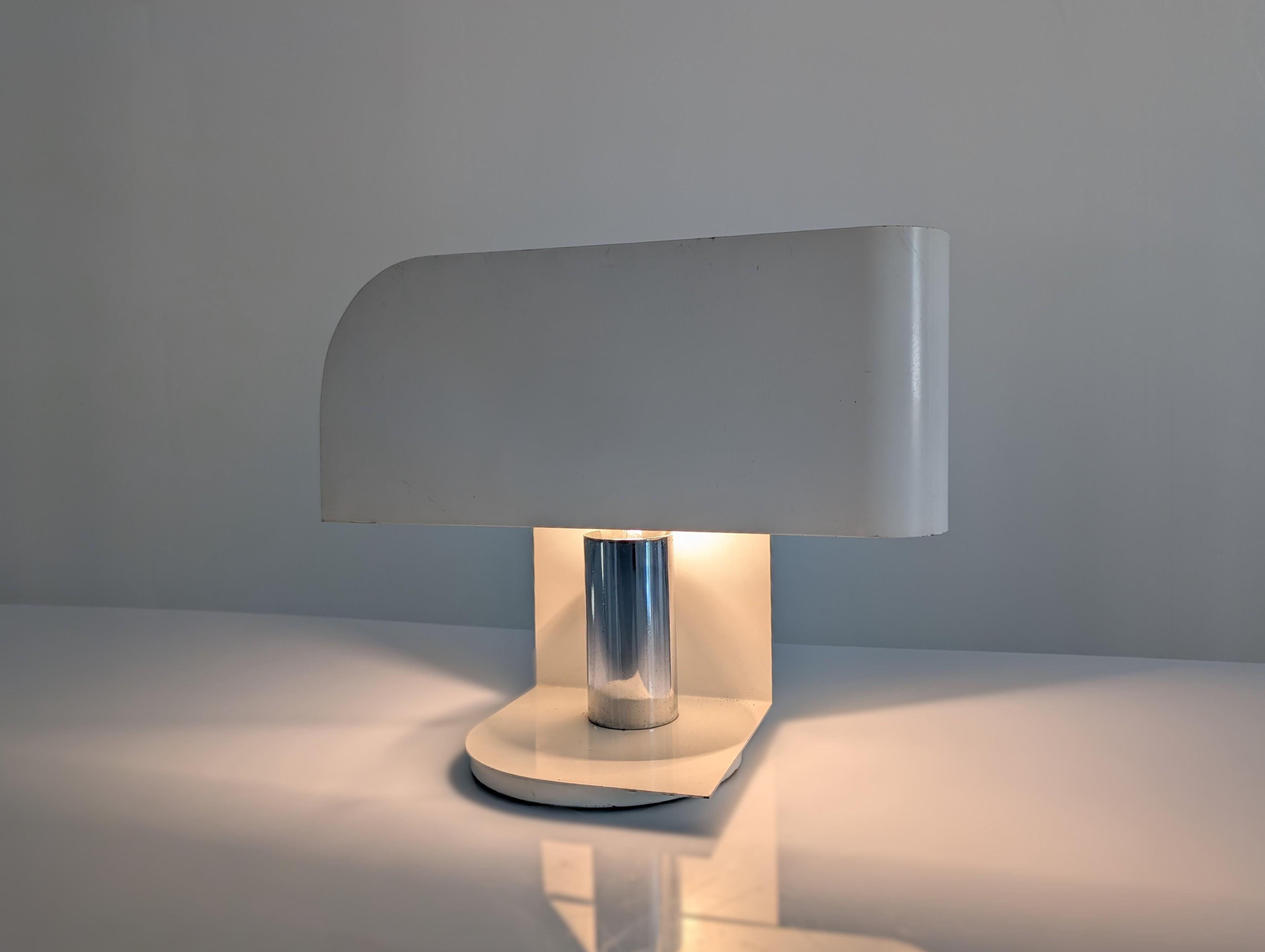 Lampe de table en métal Foldes, Italie, années 1970 Bon état - En vente à Benalmadena, ES