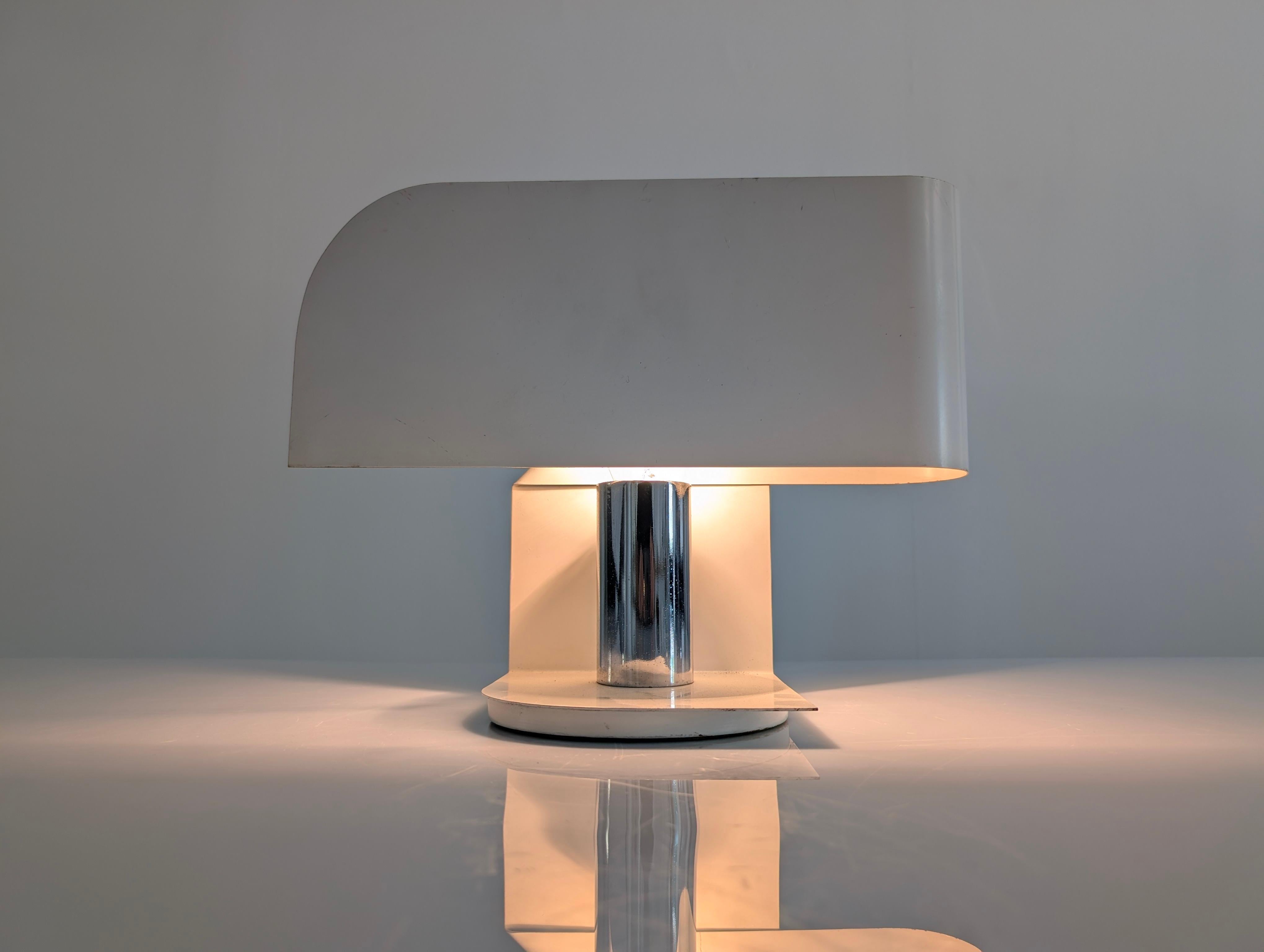 Lampe de table en métal Foldes, Italie, années 1970 en vente 1
