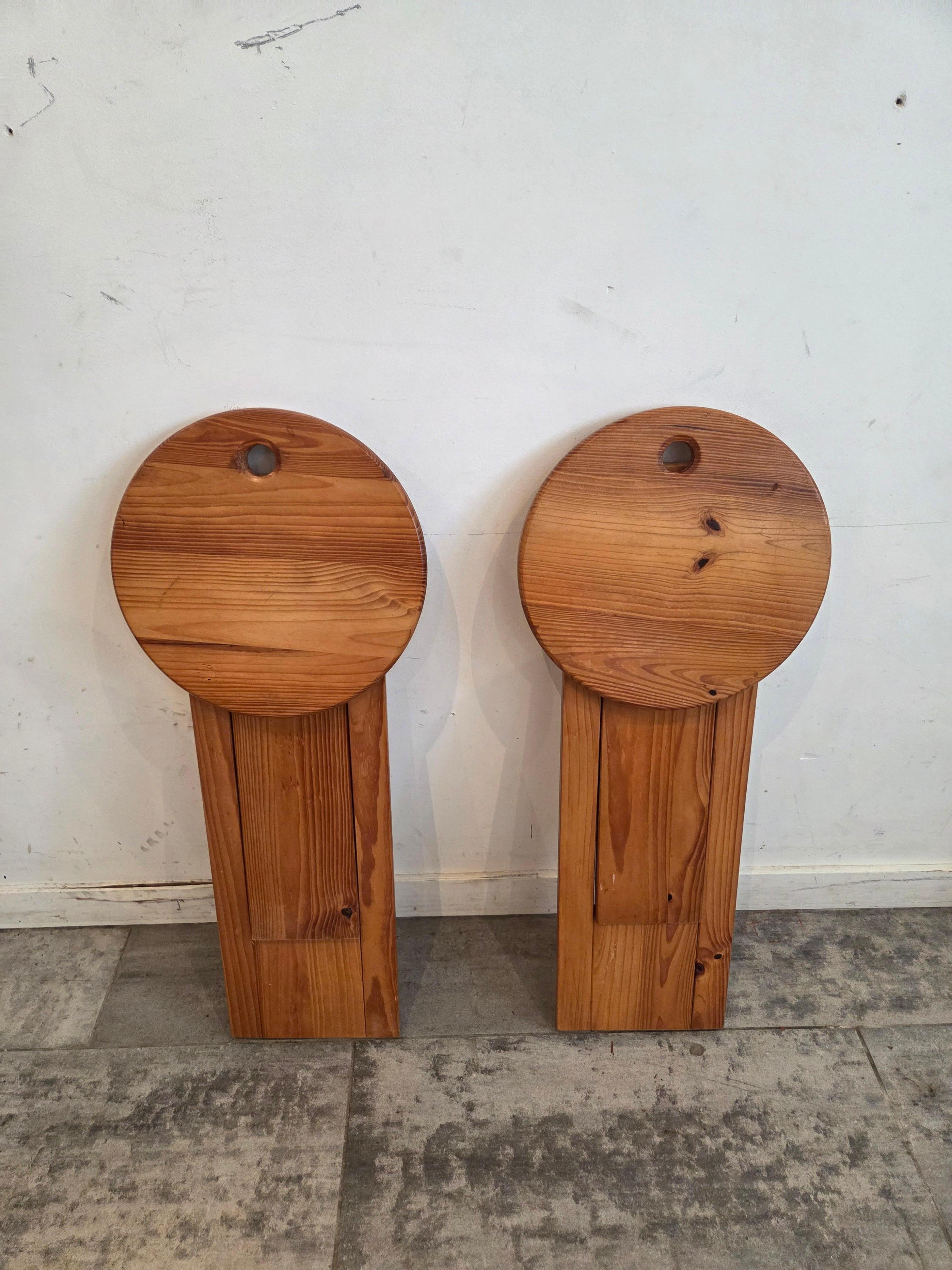 Gefaltet  Hockerset aus Holz, Farbe Braun, von Adrian Reed, Frankreich, 1970 im Angebot 2