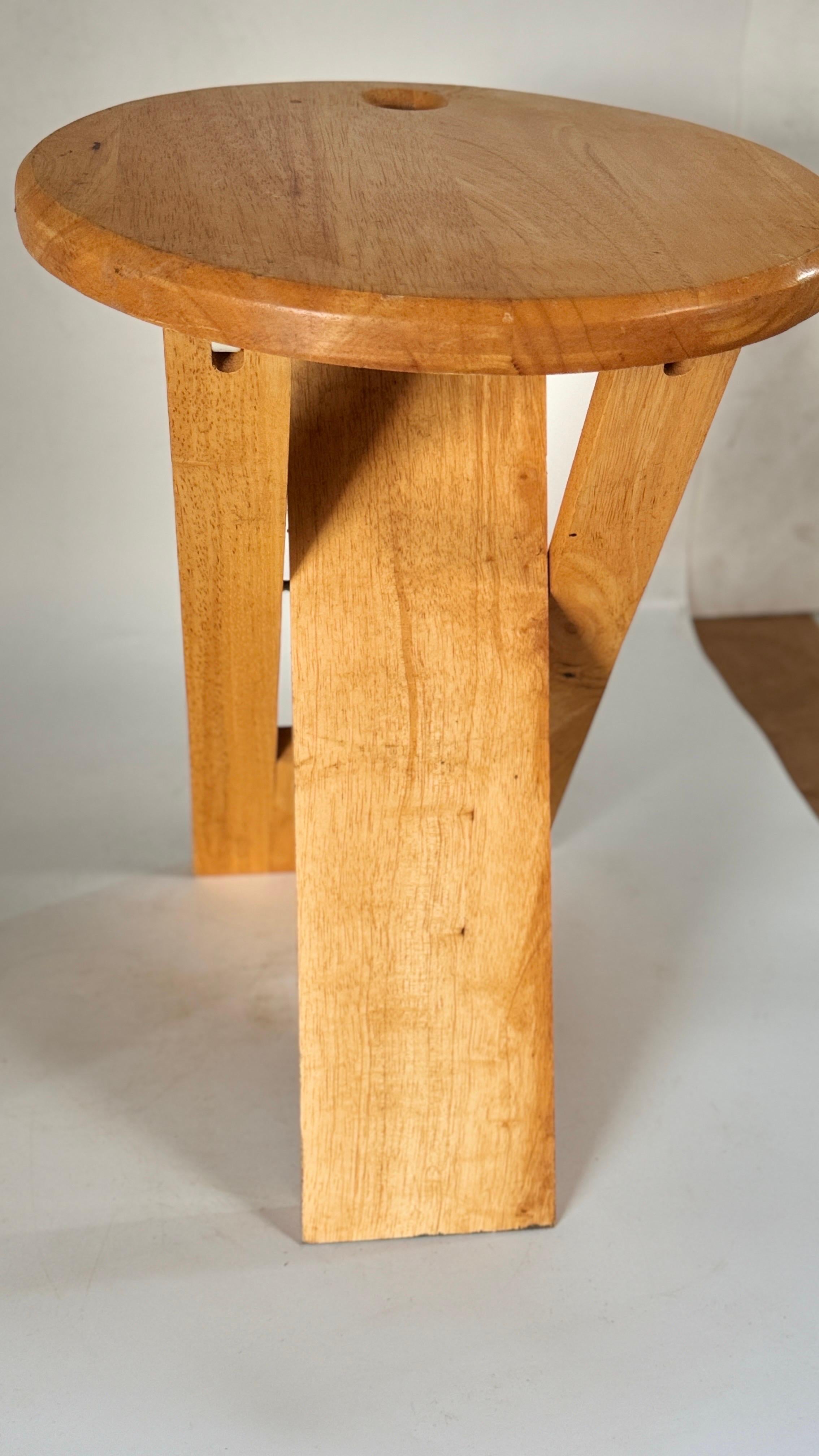 Fine XX secolo Sgabello pieghevole in Wood, colore marrone, di Adrian Reed, Francia, 1970 in vendita