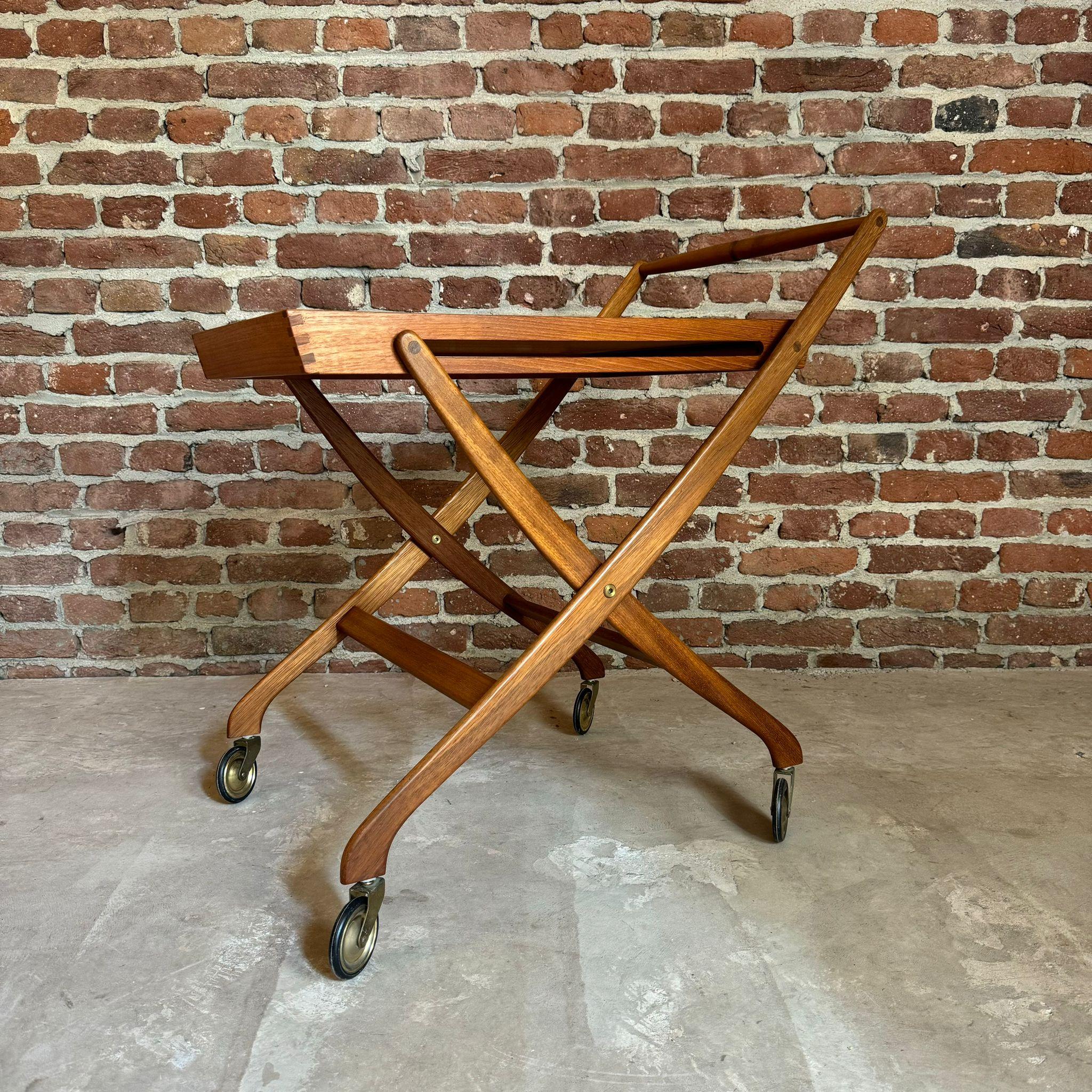 Milieu du XXe siècle Chariot de service pliable en teck, Danemark 1960 en vente