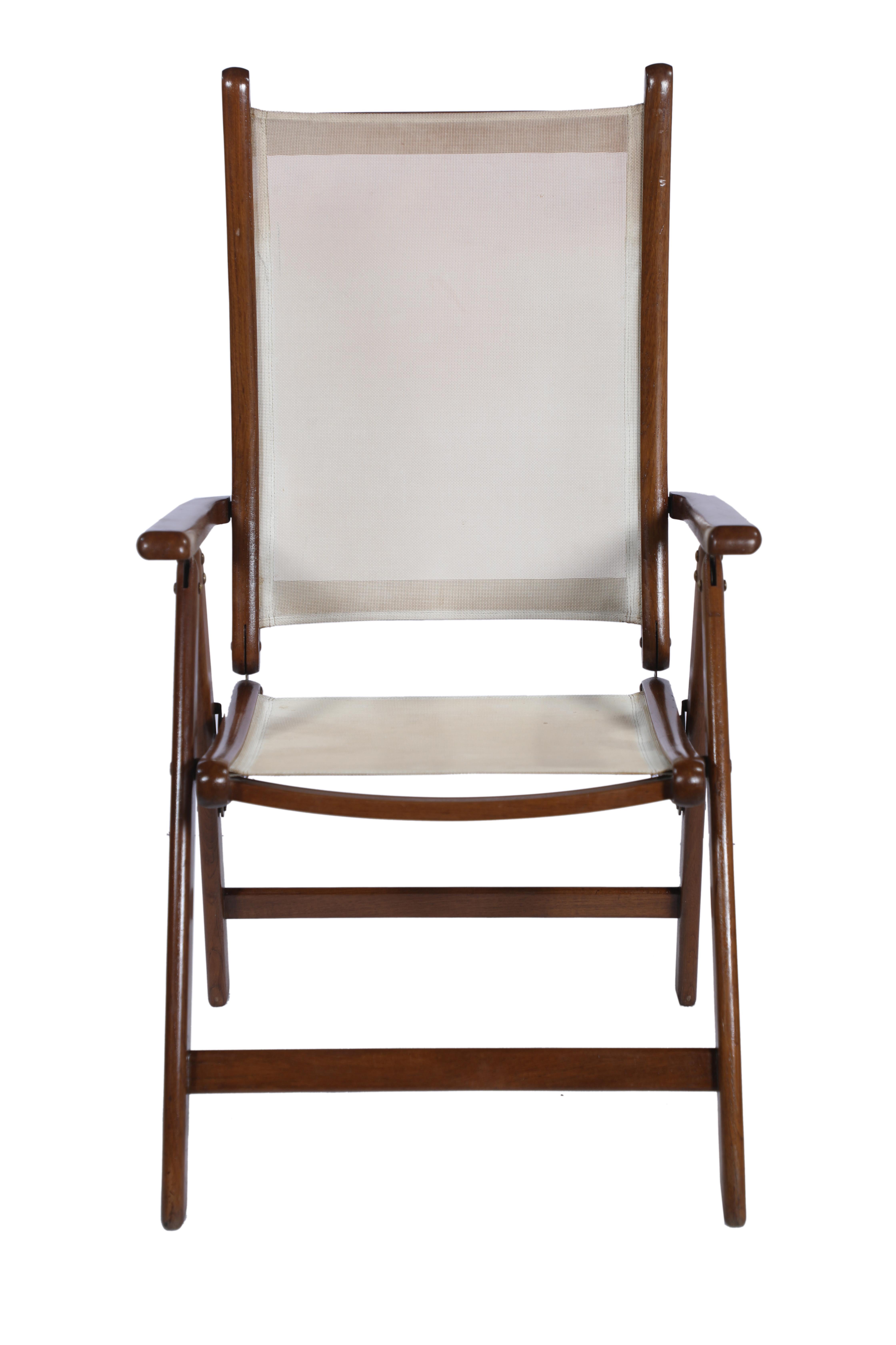 Colonial britannique Chaise de patio ou d'appoint pliante et réglable en teck et en maille en vente
