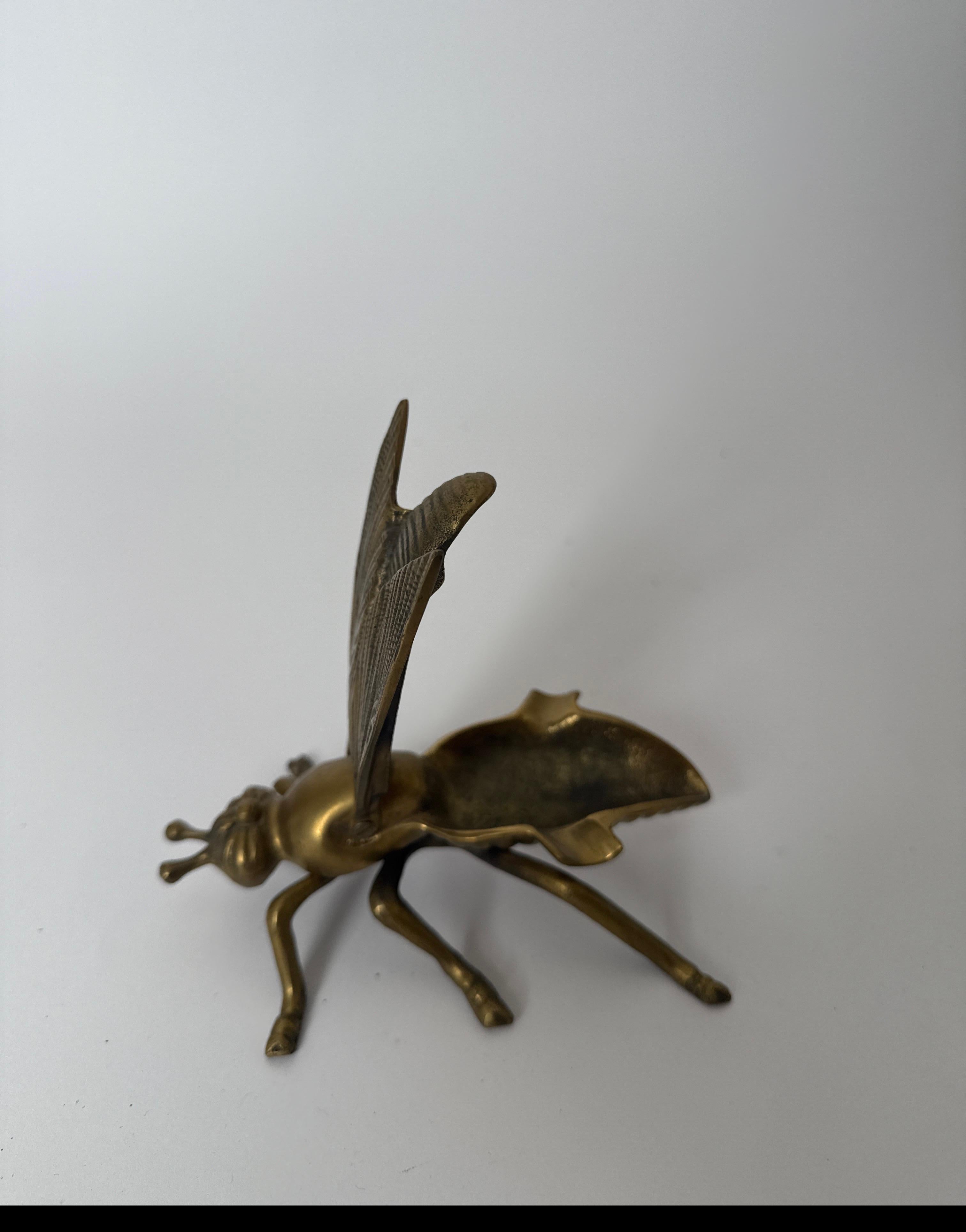 Cenicero plegable de latón en forma de mosca, años 70 en venta 3