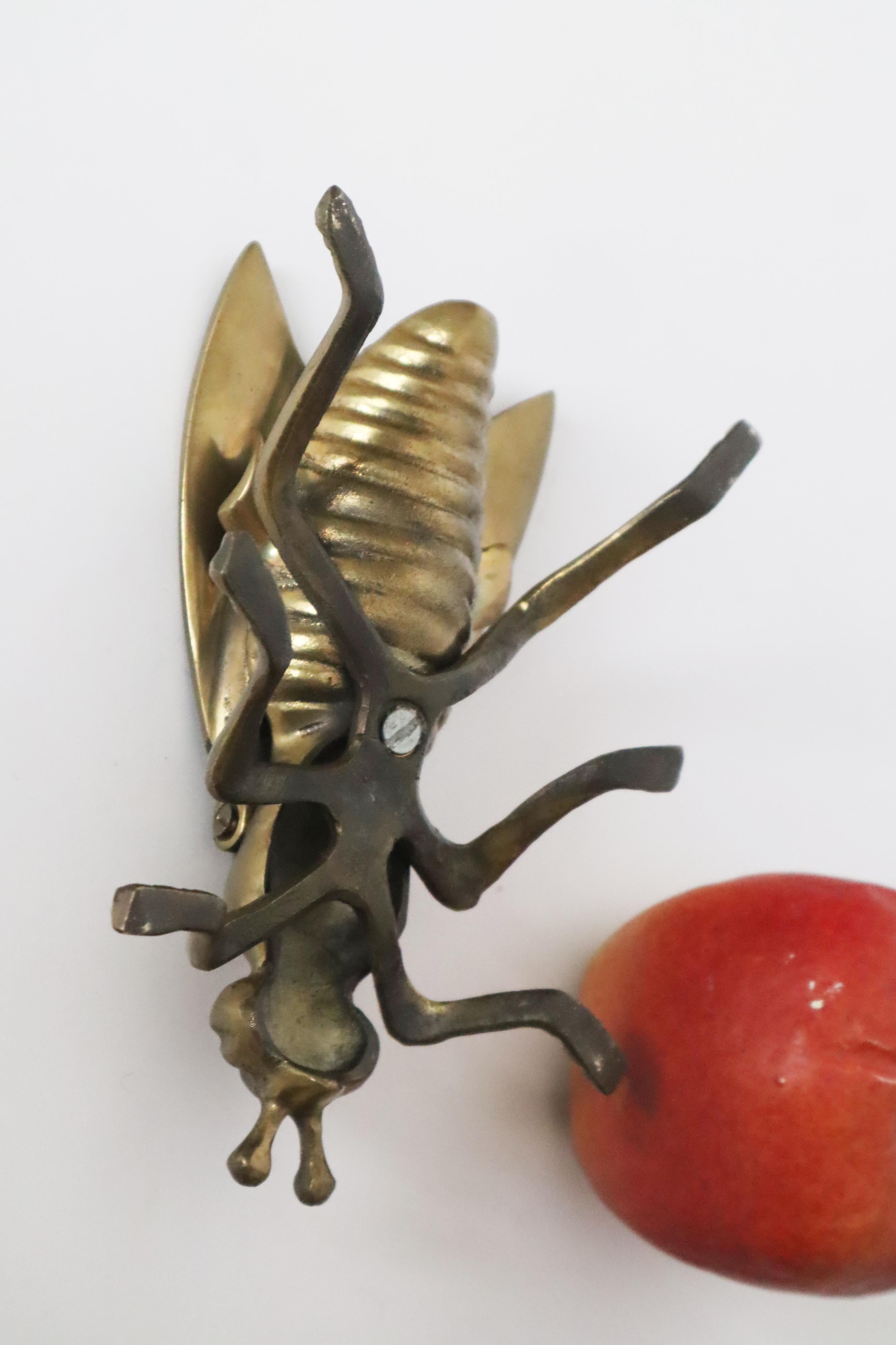 Cenicero plegable de latón en forma de mosca, años 70 Moderno de mediados de siglo en venta