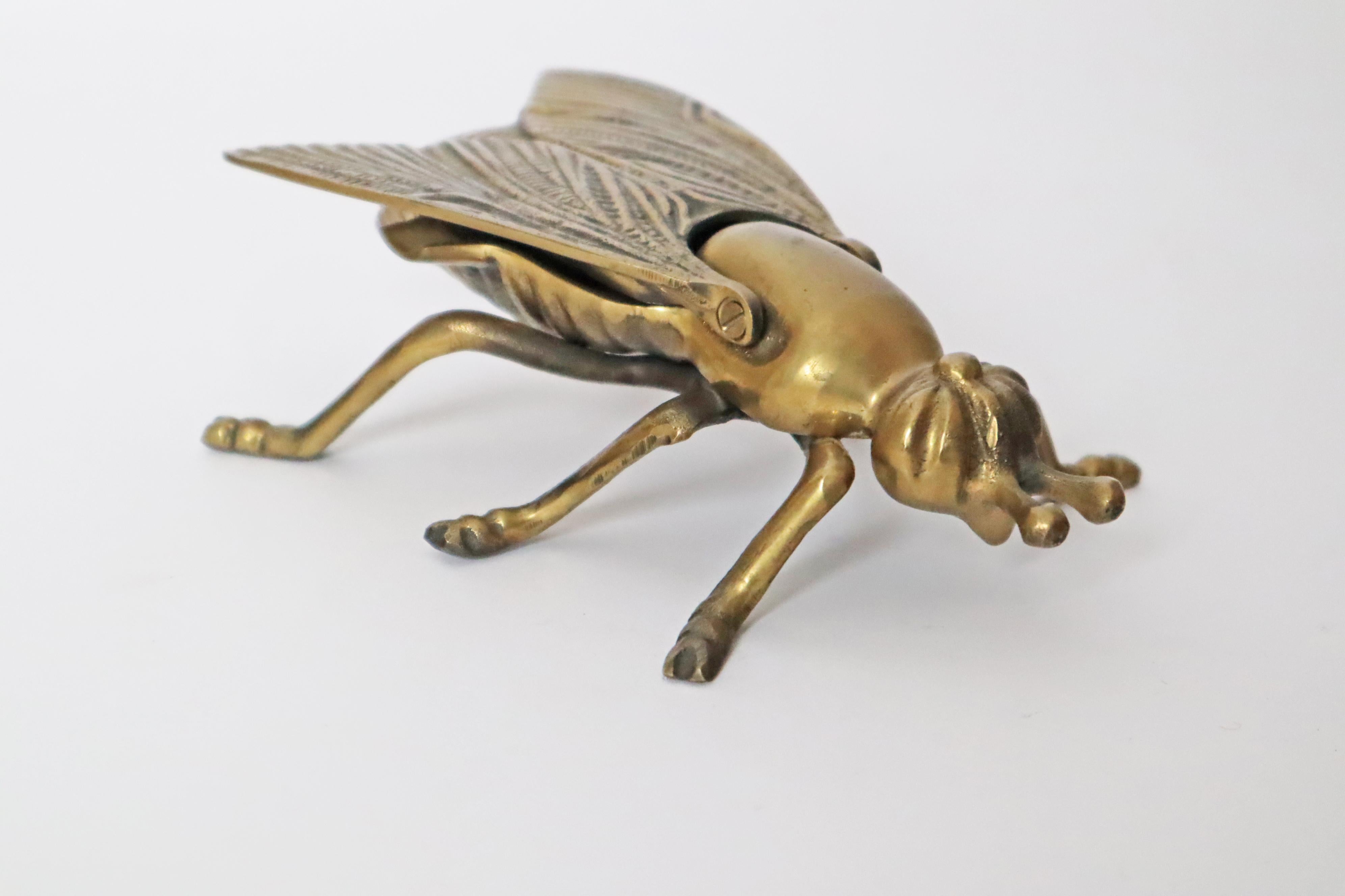 Cenicero plegable de latón en forma de mosca, años 70 Vaciado en venta