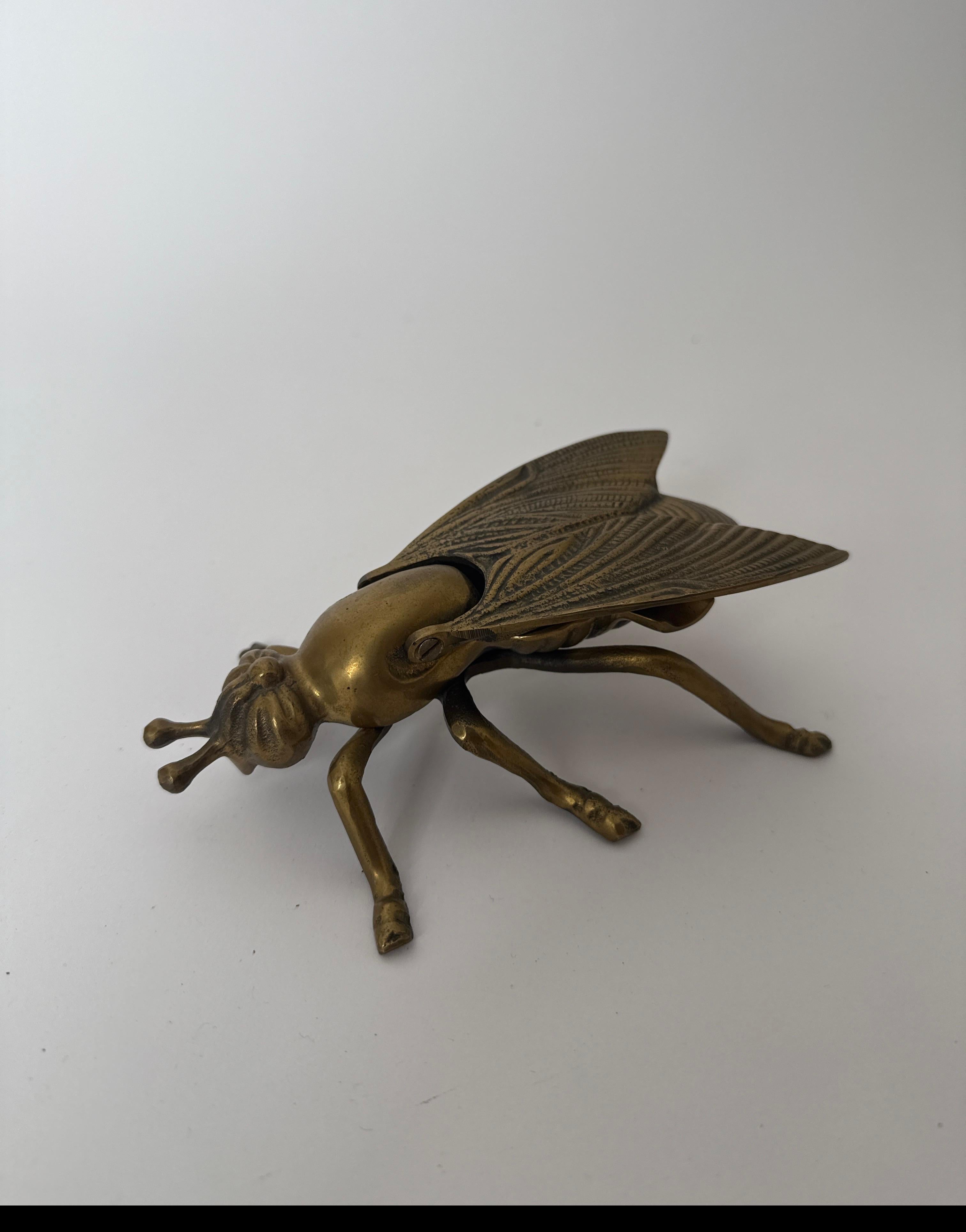 Cenicero plegable de latón en forma de mosca, años 70 Latón en venta