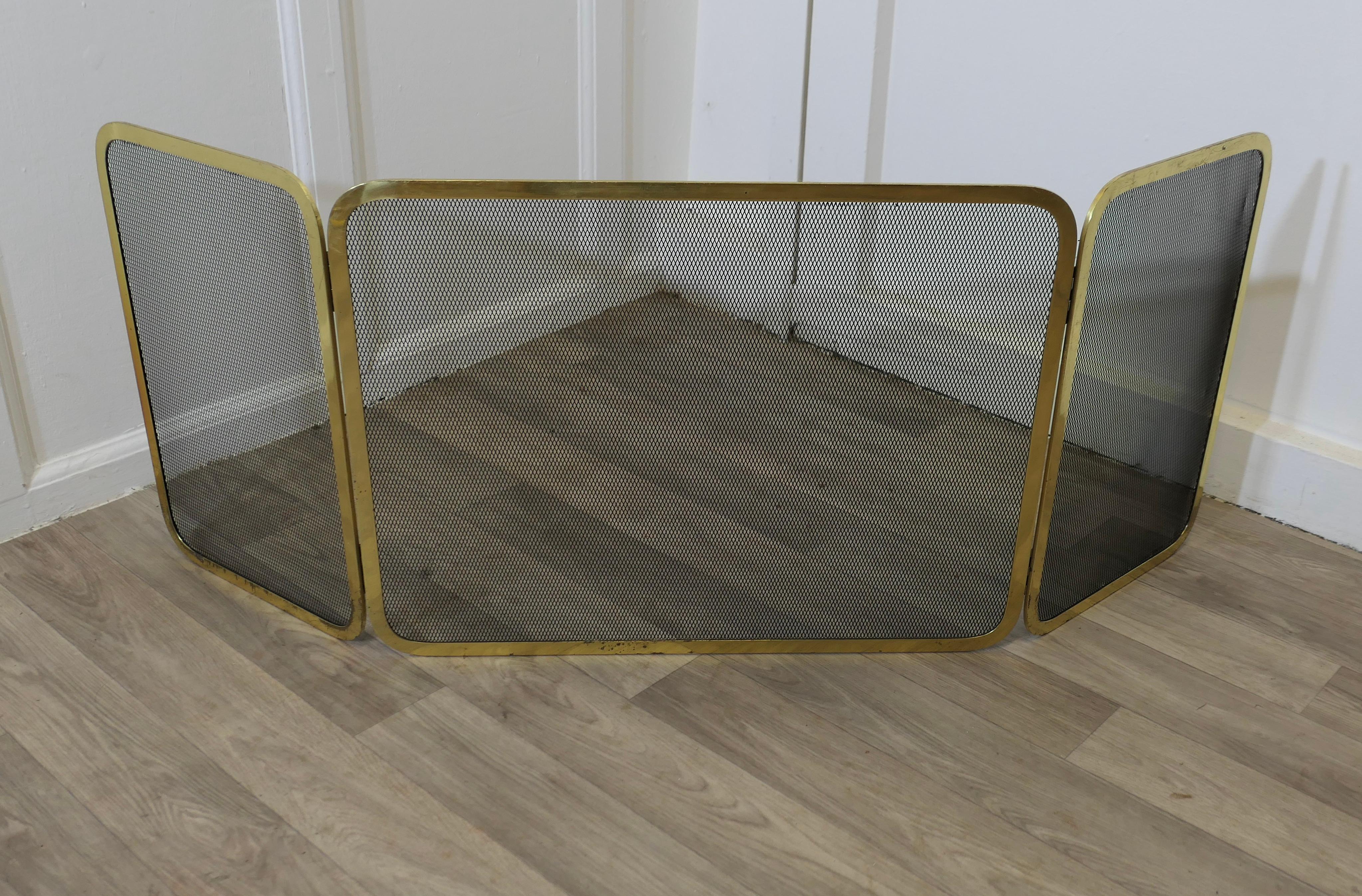 Mid-Century Modern Pare-feu pliant en laiton, pare-étincelles en vente