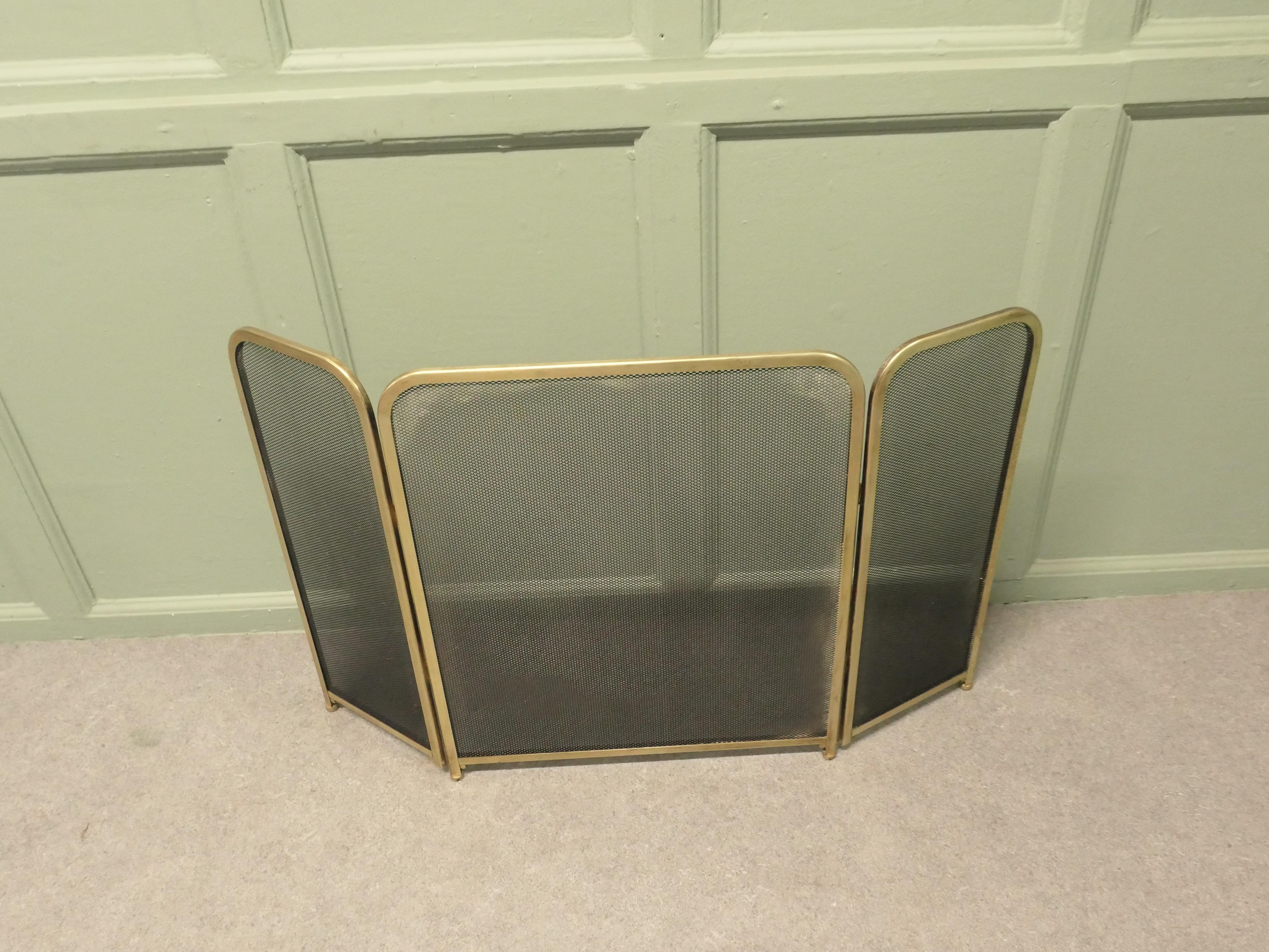 Ottone Parafuoco Foldes in rete d'ottone, parascintille Questo è un bel parafuoco... in vendita