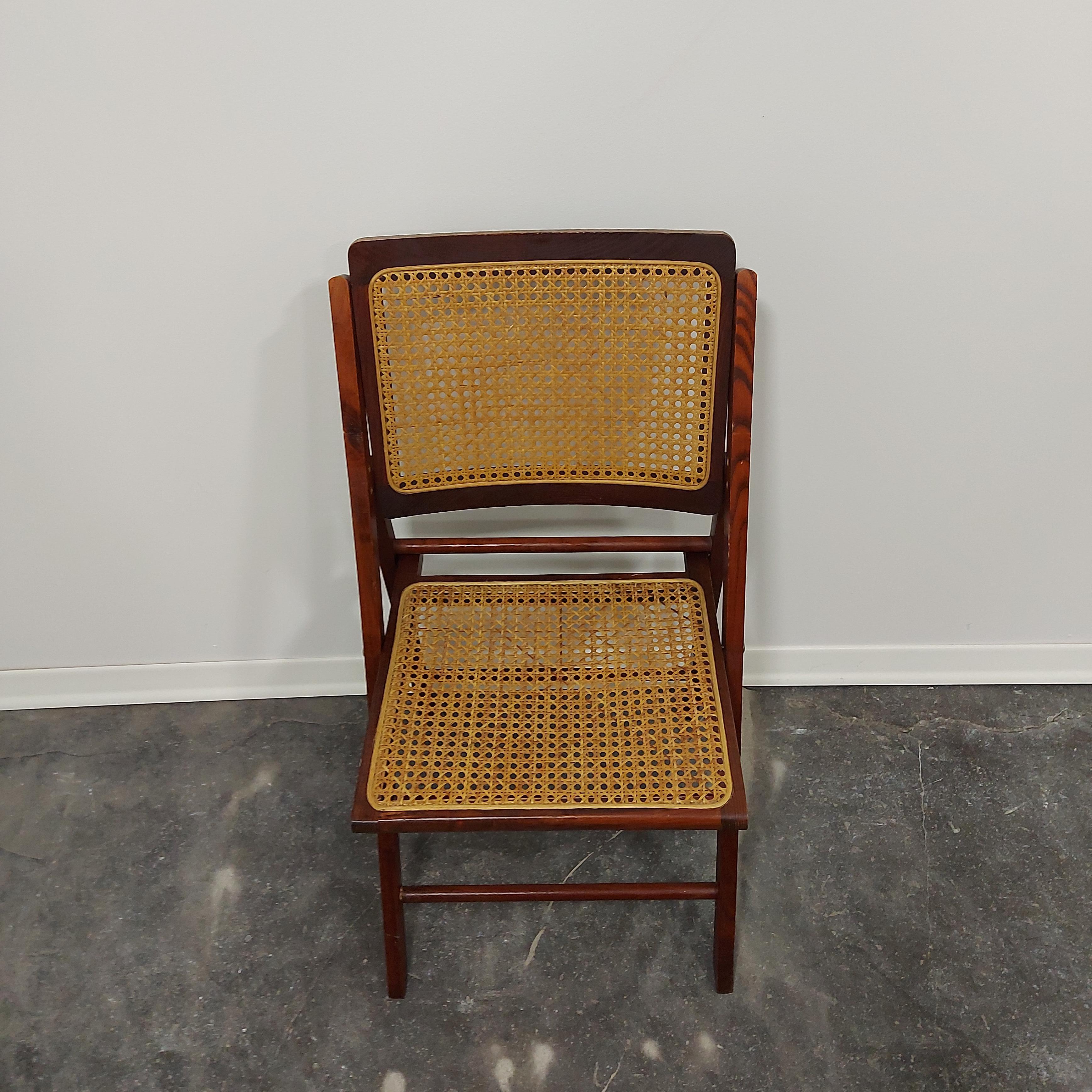 Folding chairs 1970s

Very confy to sit.

Made in Italy and beautifly crafted.