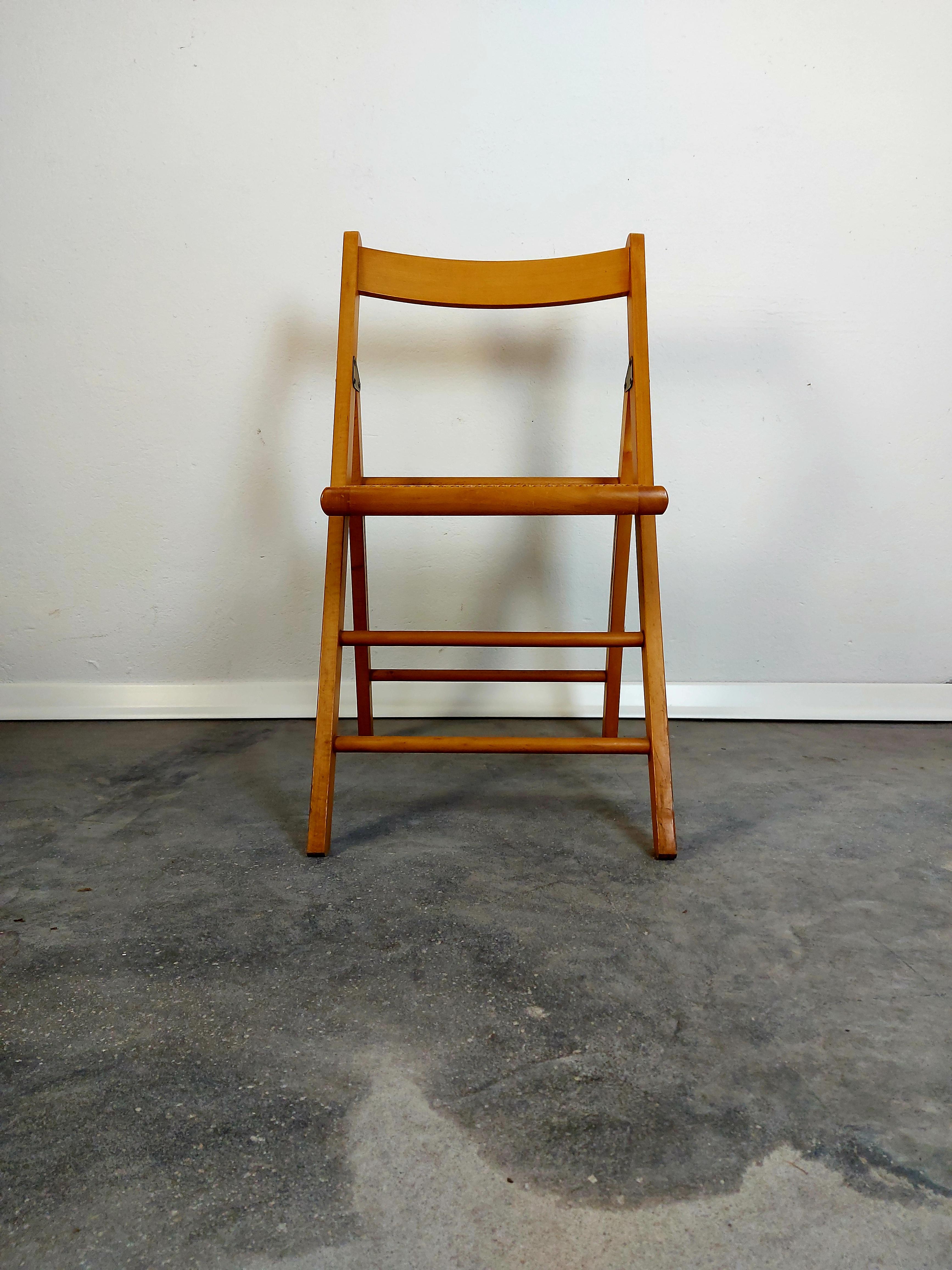 Folding chair

Period: 1980s

Manufacturer: Italy

Material: Hard wood, cane

Colour: Clear

Condition: good original vintage condition, signs of use

dimensions: H = 75 cm, W = 43 cm, D = 38 cm, seat H = 43
