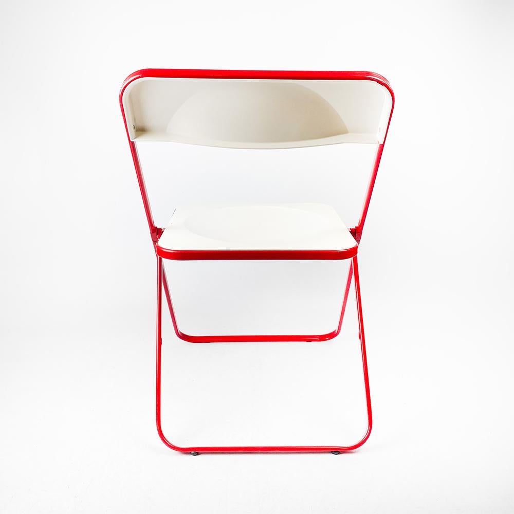 Folding chair made in Spain by Stua, 1970's

White PMMA and red lacquered steel structure.

On the back there is a small crack at the bottom and it is somewhat yellowish.

Measurements: 71x45x47 cm. Seat 41x41 45 cm. seat height.