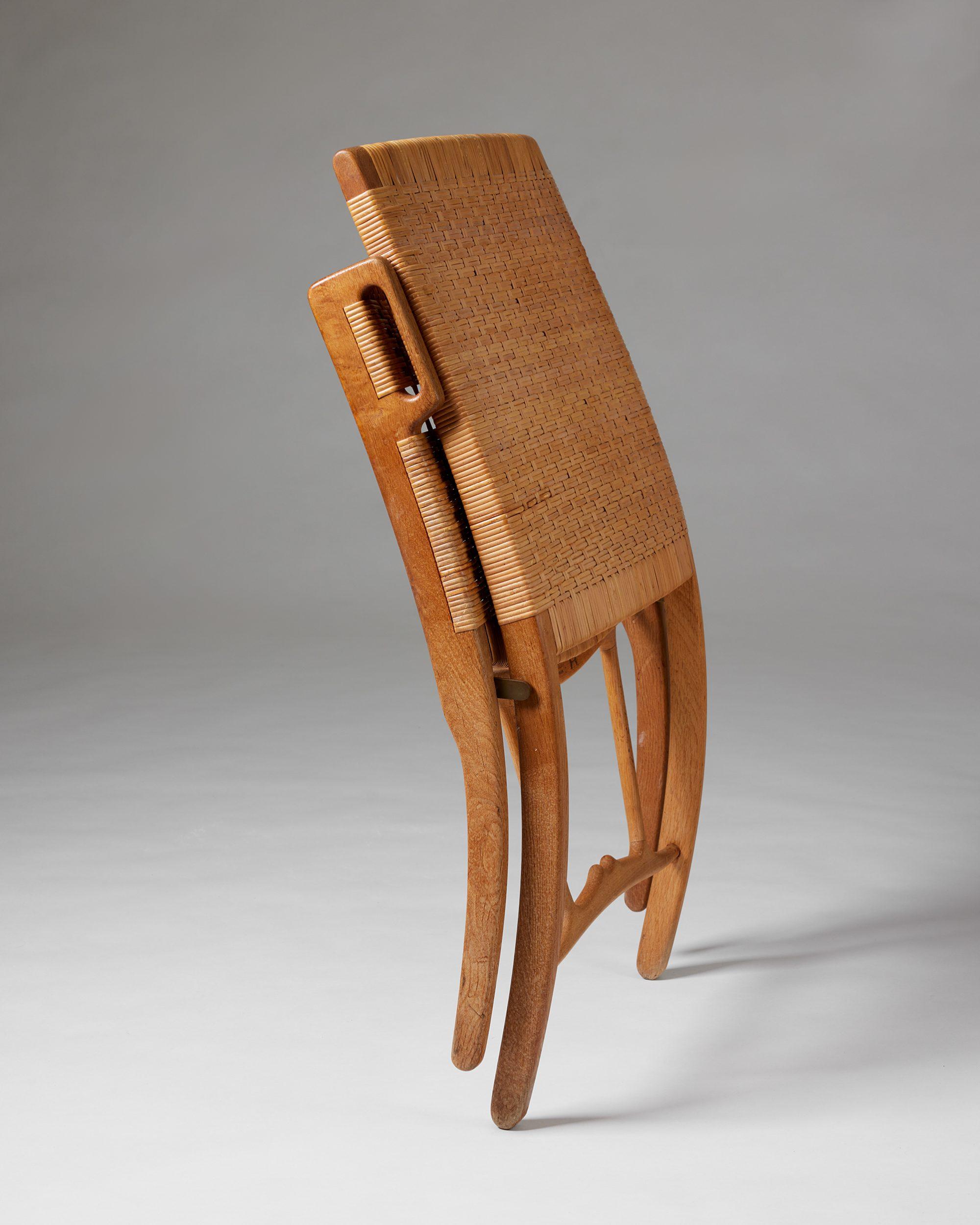 Folding chair model JH 512 designed by Hans J. Wegner for Johannes Hansen, 1949 For Sale 2