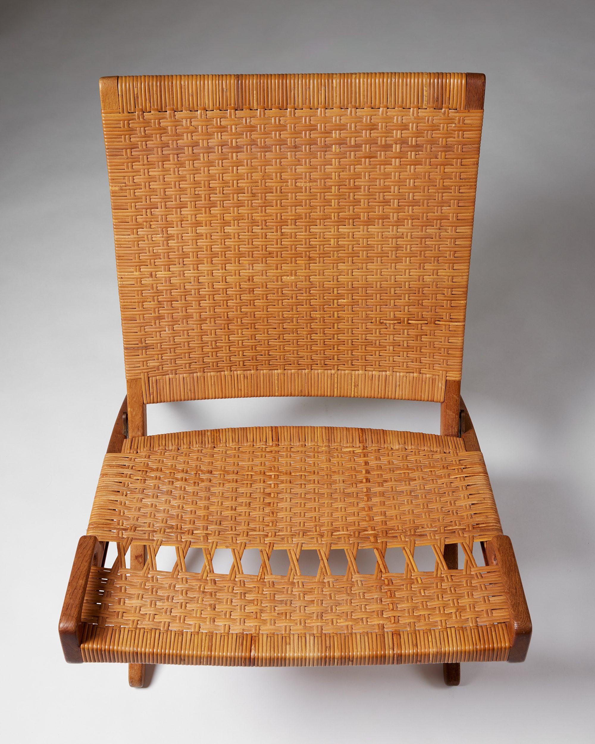 Folding chair model JH 512 designed by Hans J. Wegner for Johannes Hansen, 1949 For Sale 1
