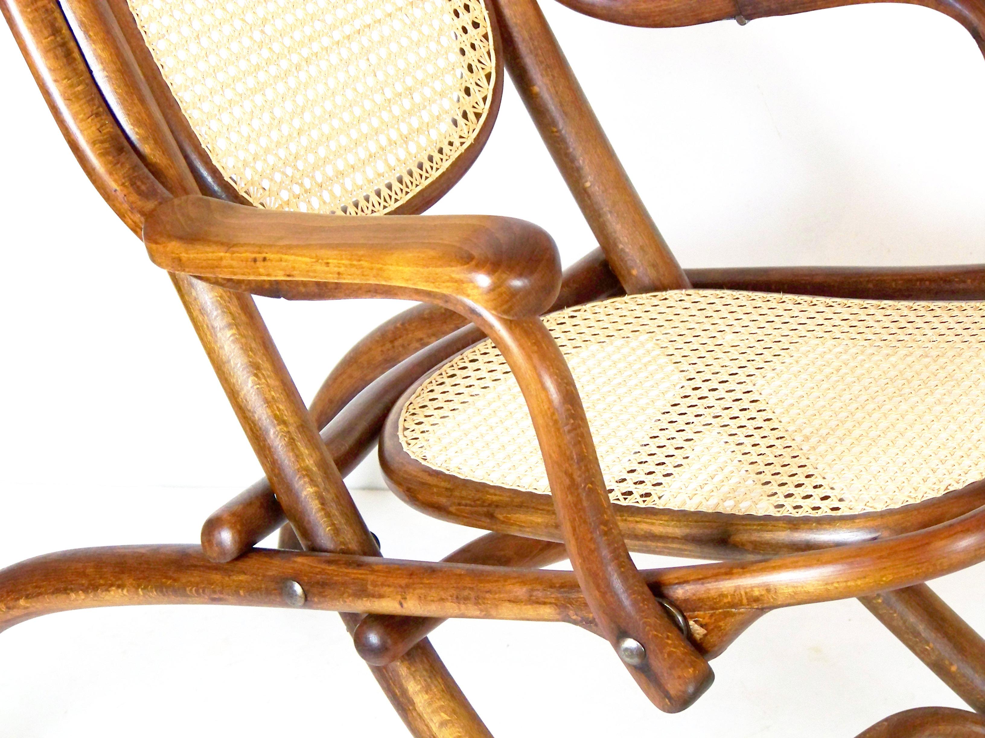 Belle Époque Folding Chair Thonet Nr.1 with Arms and Legrest, since 1883 For Sale