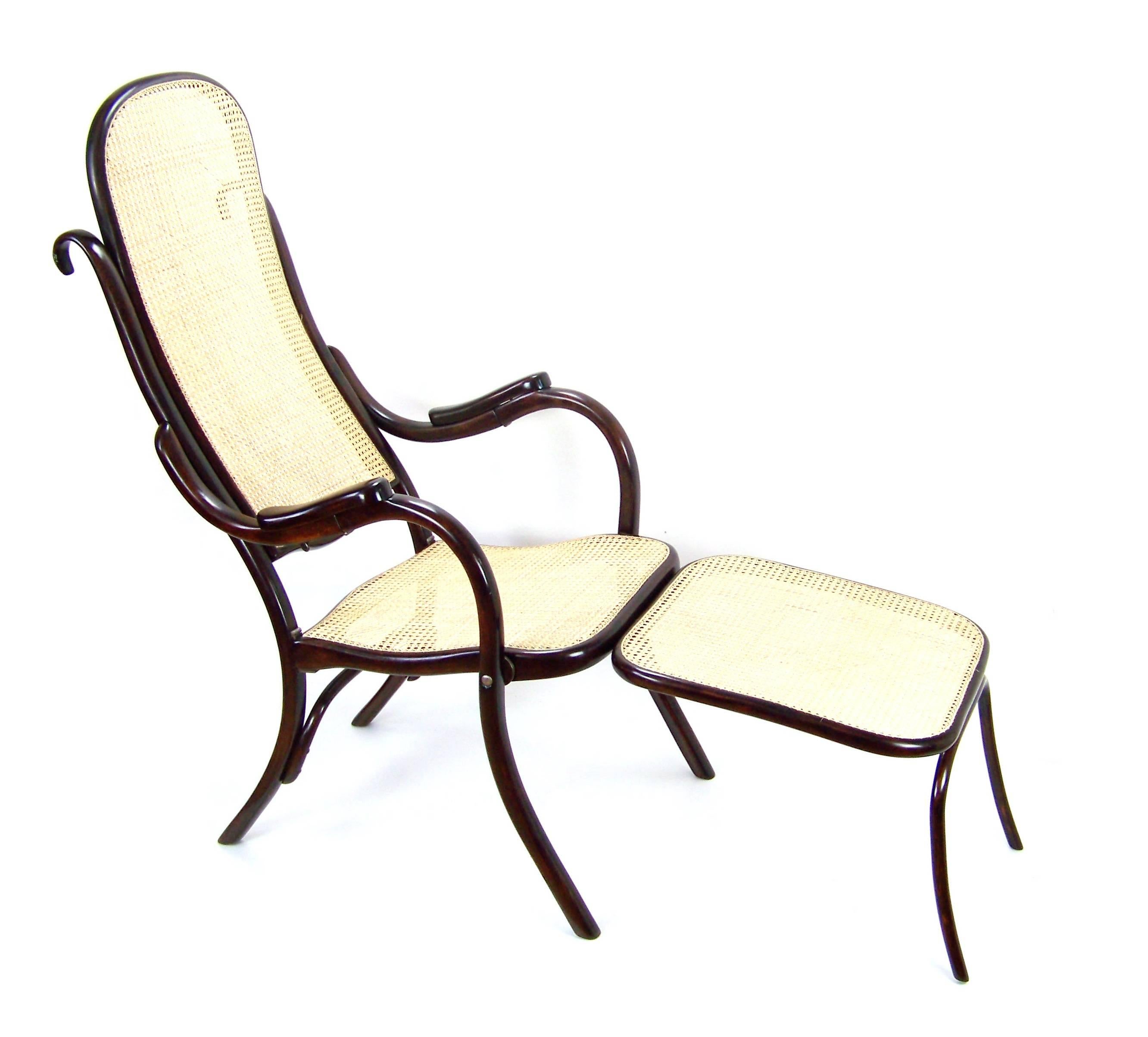 Manufactured in Austria by the Gebrüder Thonet Company. Marked with stamp, which is used, circa 1887-1910. Newly restored.