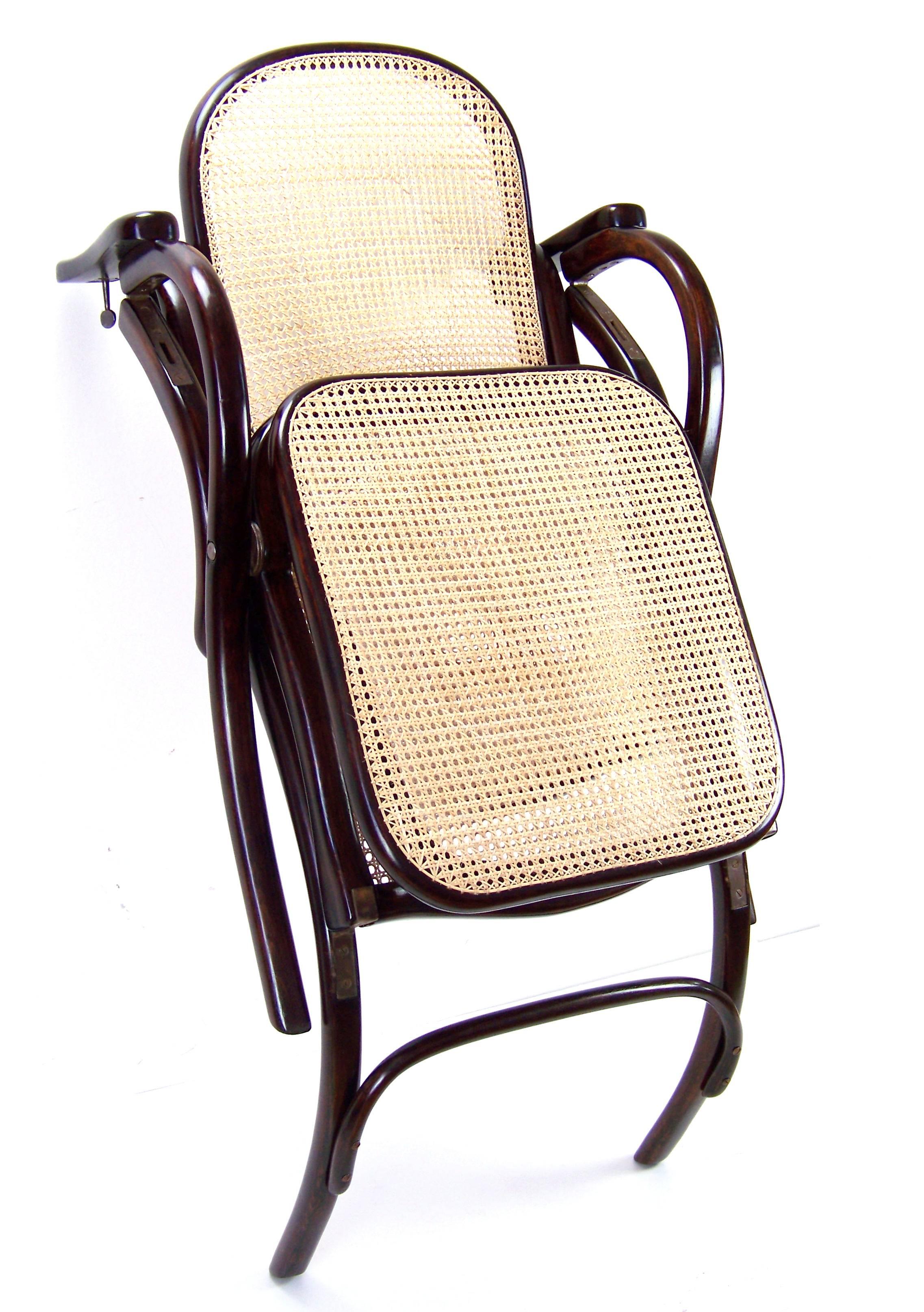 Folding Chair with Footstool Thonet No. 1, 1887-1910 In Good Condition In Praha, CZ