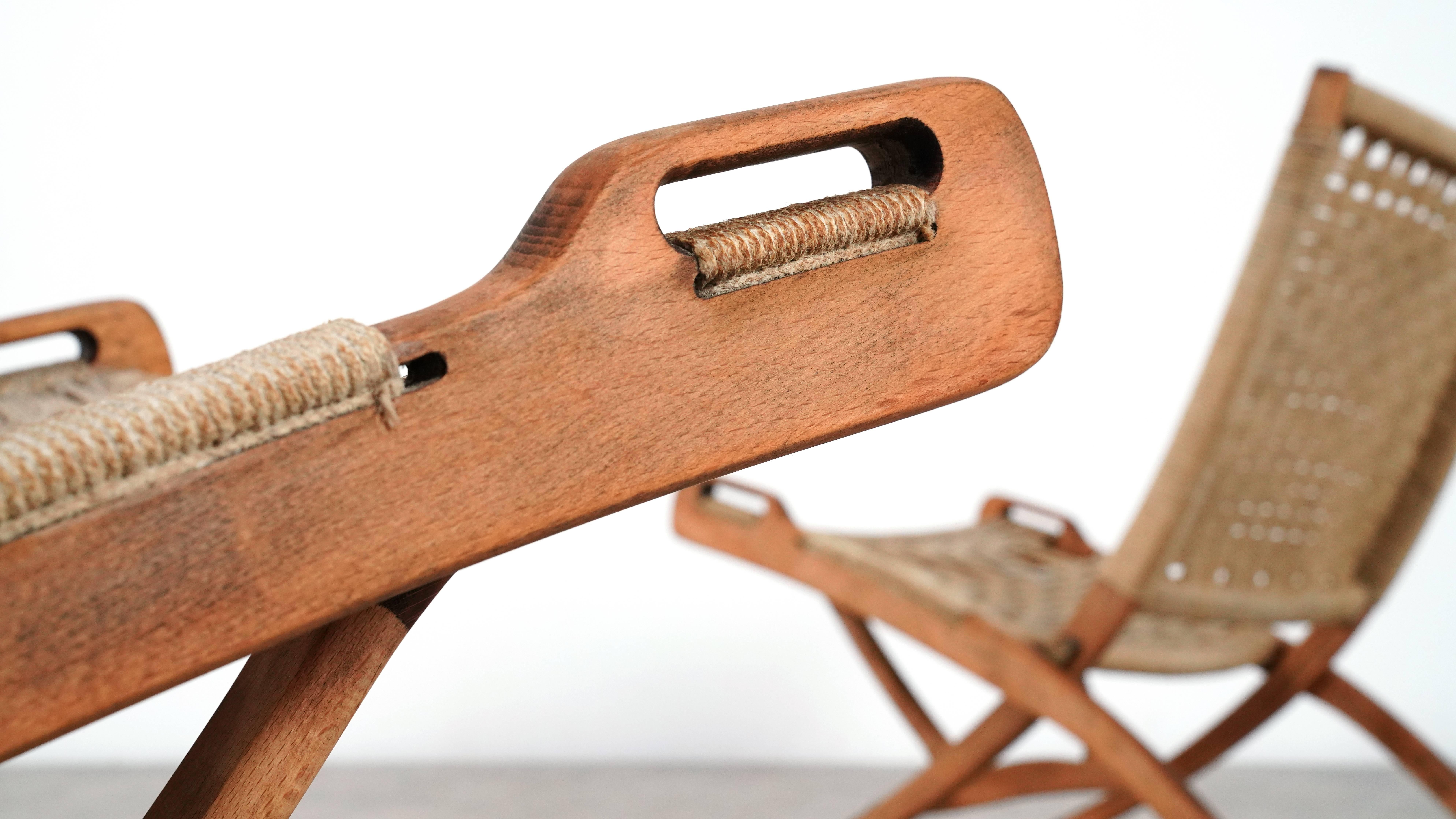 A pair of very sophisticated rope folding chairs, in the style of Hans J. Wegner.

The cord covering is in good shape, folding function works perfectly.
Wood has been re-oiled. Measures: height ca. 75cm, width ca. 59cm and 75cm depth.

Nice