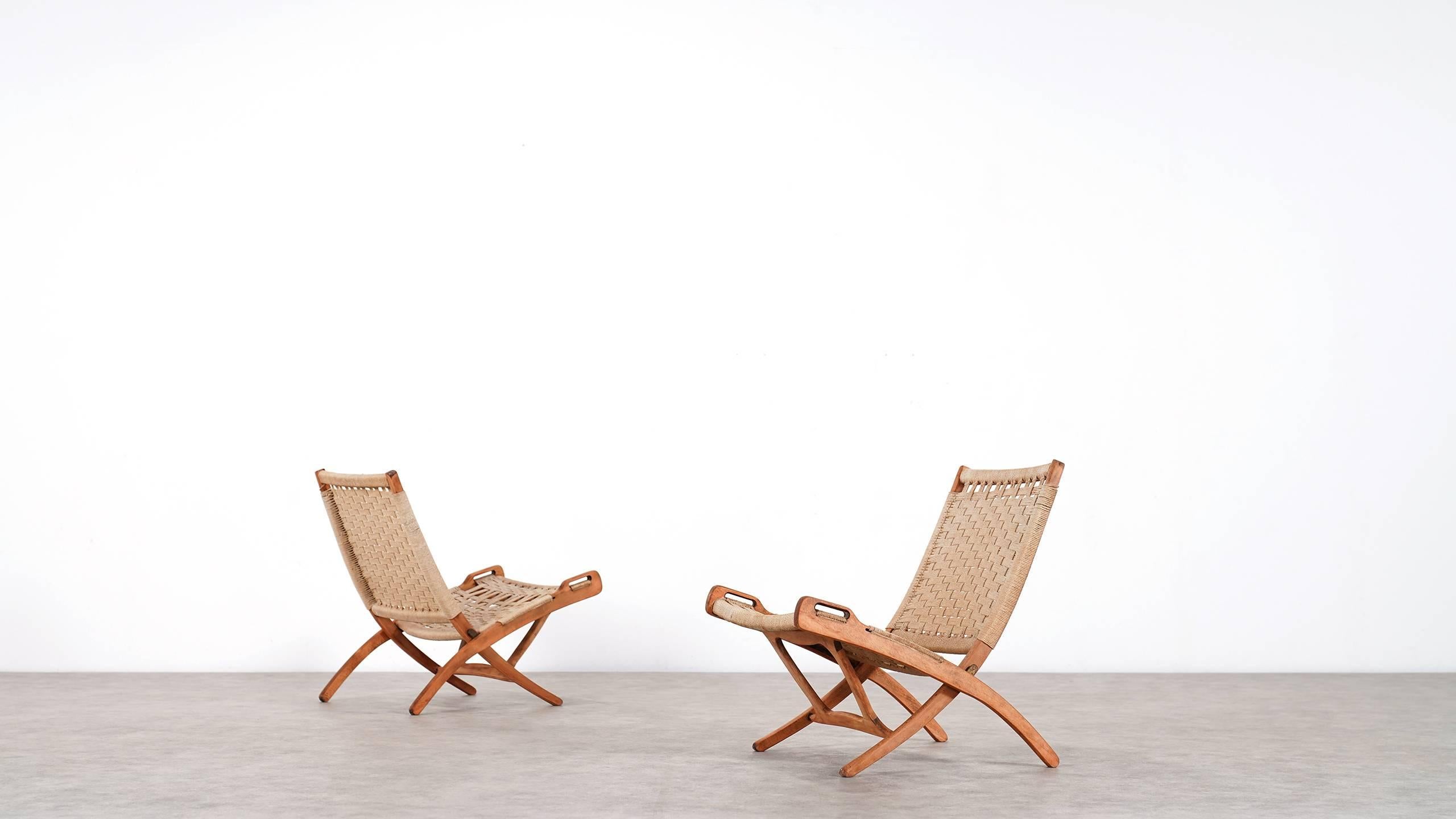 Mid-Century Modern Folding Chair, Hans J. Wegner Style, Wood and Rope Covering, circa 1960