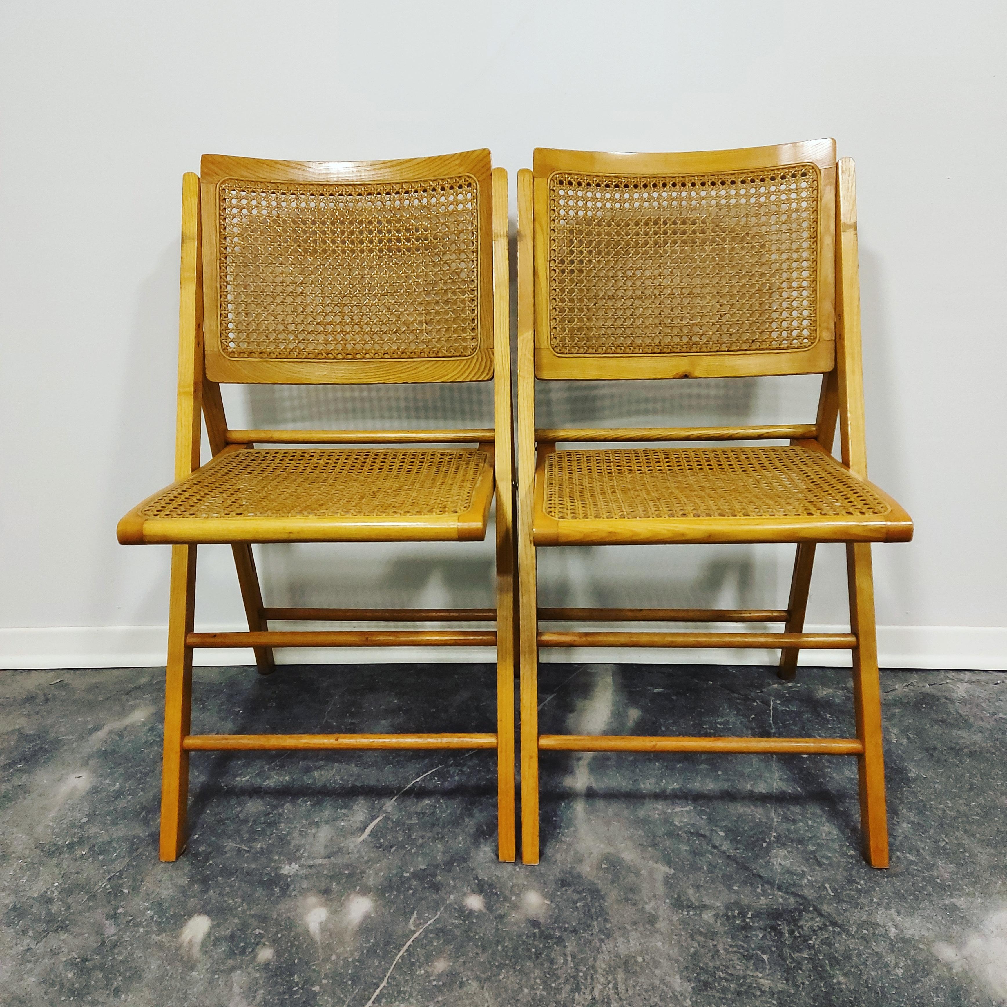 Folding chairs 1970s pair

Very confy to sit and.

Made in Italy and beautifly crafted.