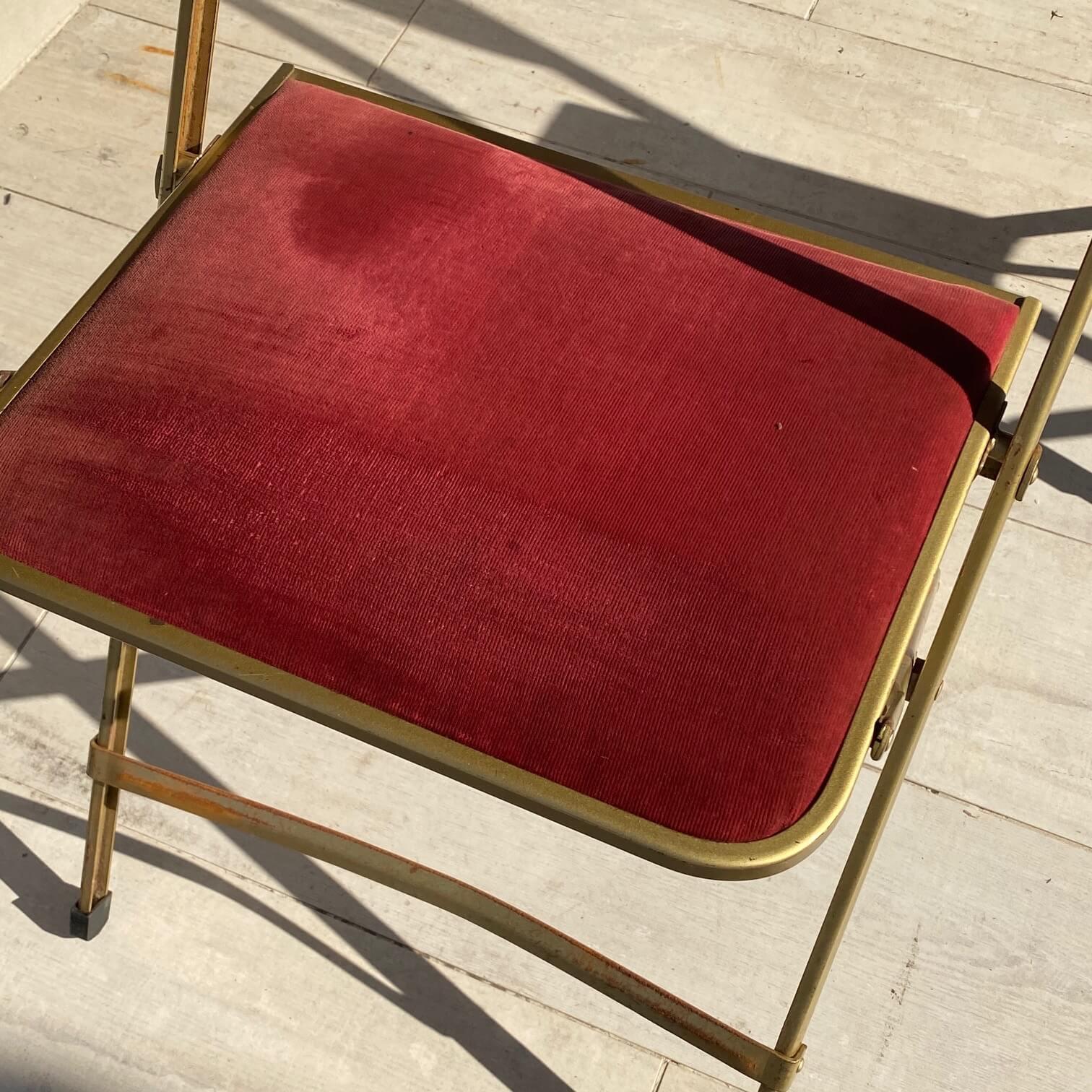 These chairs are in guilt metal, the have been made in France in the 1970s.
The fabric is red, and we can see some task, every details, on every task are in the detailed pictures.