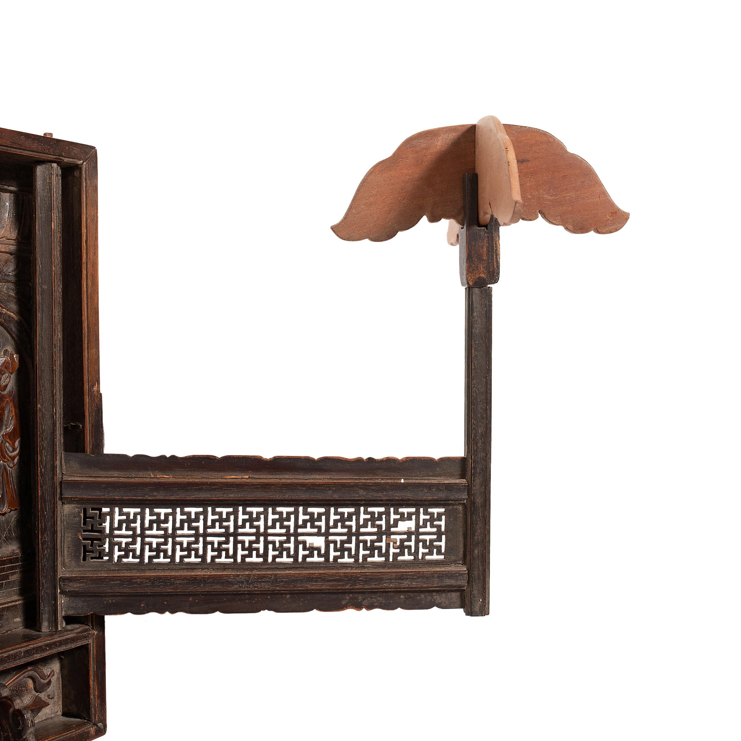 Folding Chinese Traveler's Hat Rack, c. 1850 In Good Condition For Sale In Chicago, IL