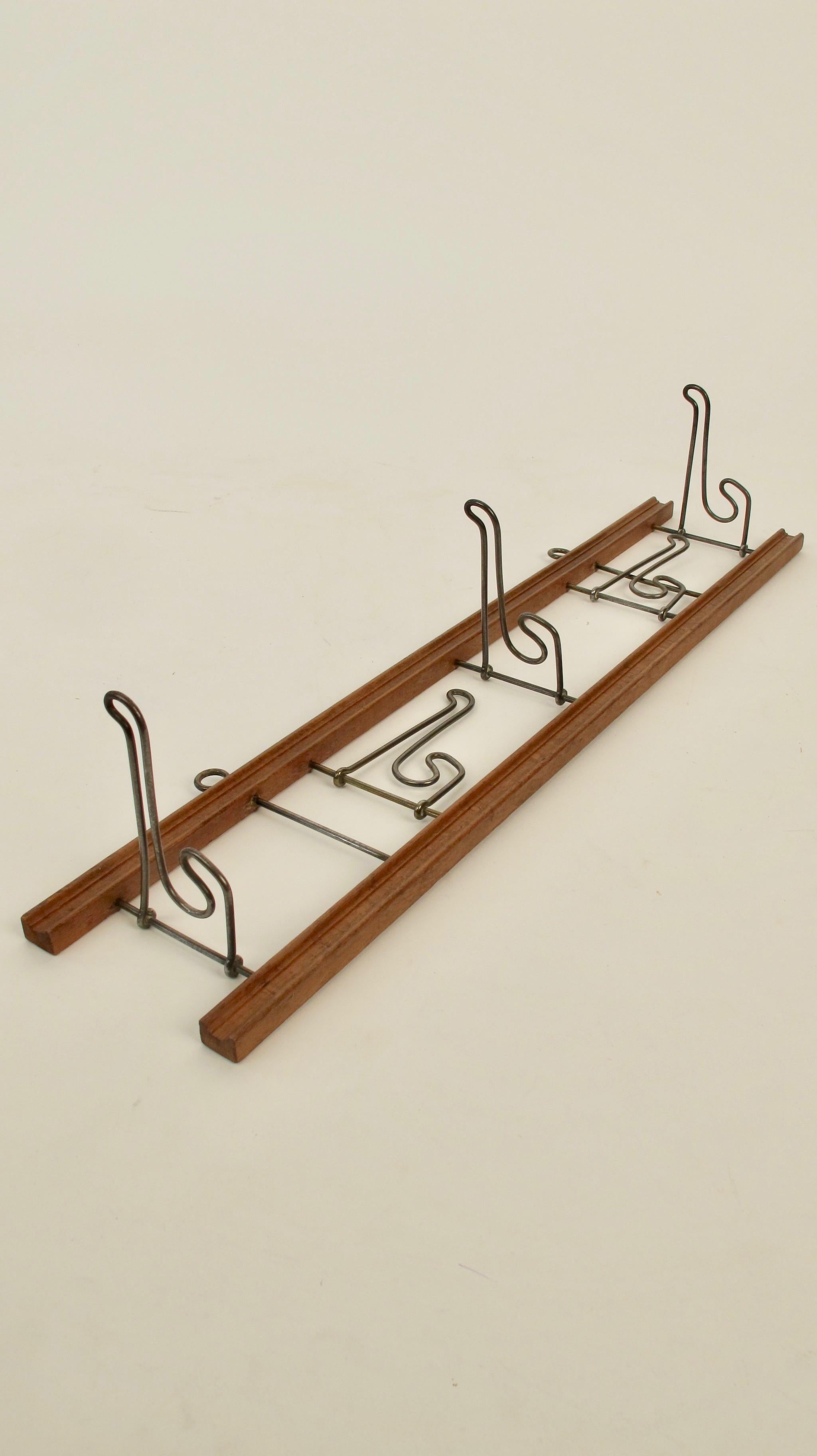 Folding Coat Rack about 1900 made from Walnut and bent Metal In Good Condition For Sale In Vienna, Austria