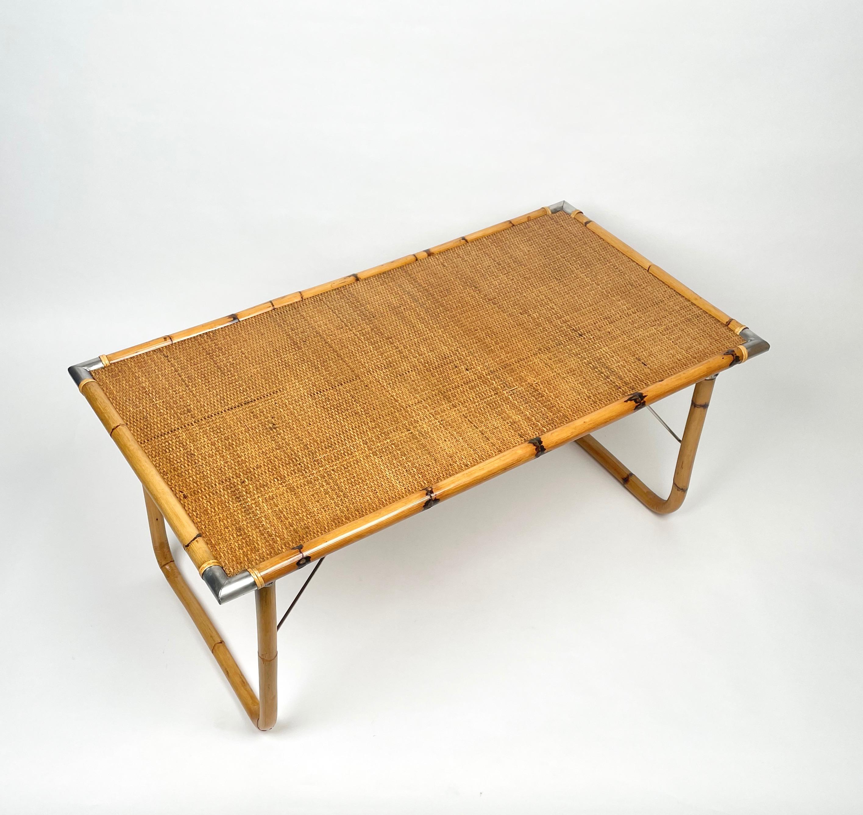 Folding Coffee Table in Bamboo, Rattan, Wicker and Steel Corner, Italy, 1970s In Good Condition For Sale In Rome, IT
