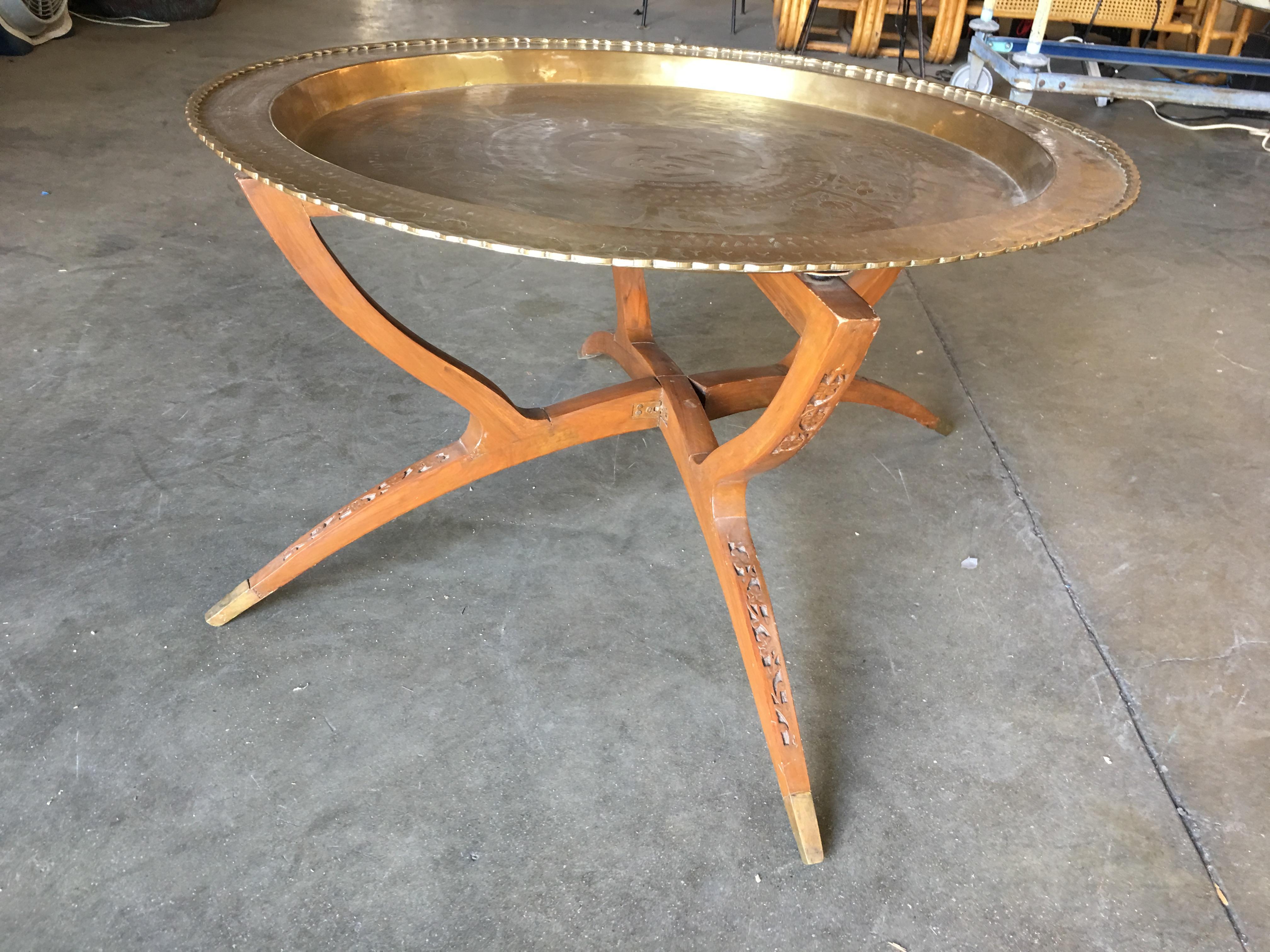 Folding Coffee Table with Brass Charger Tray In Good Condition For Sale In Van Nuys, CA