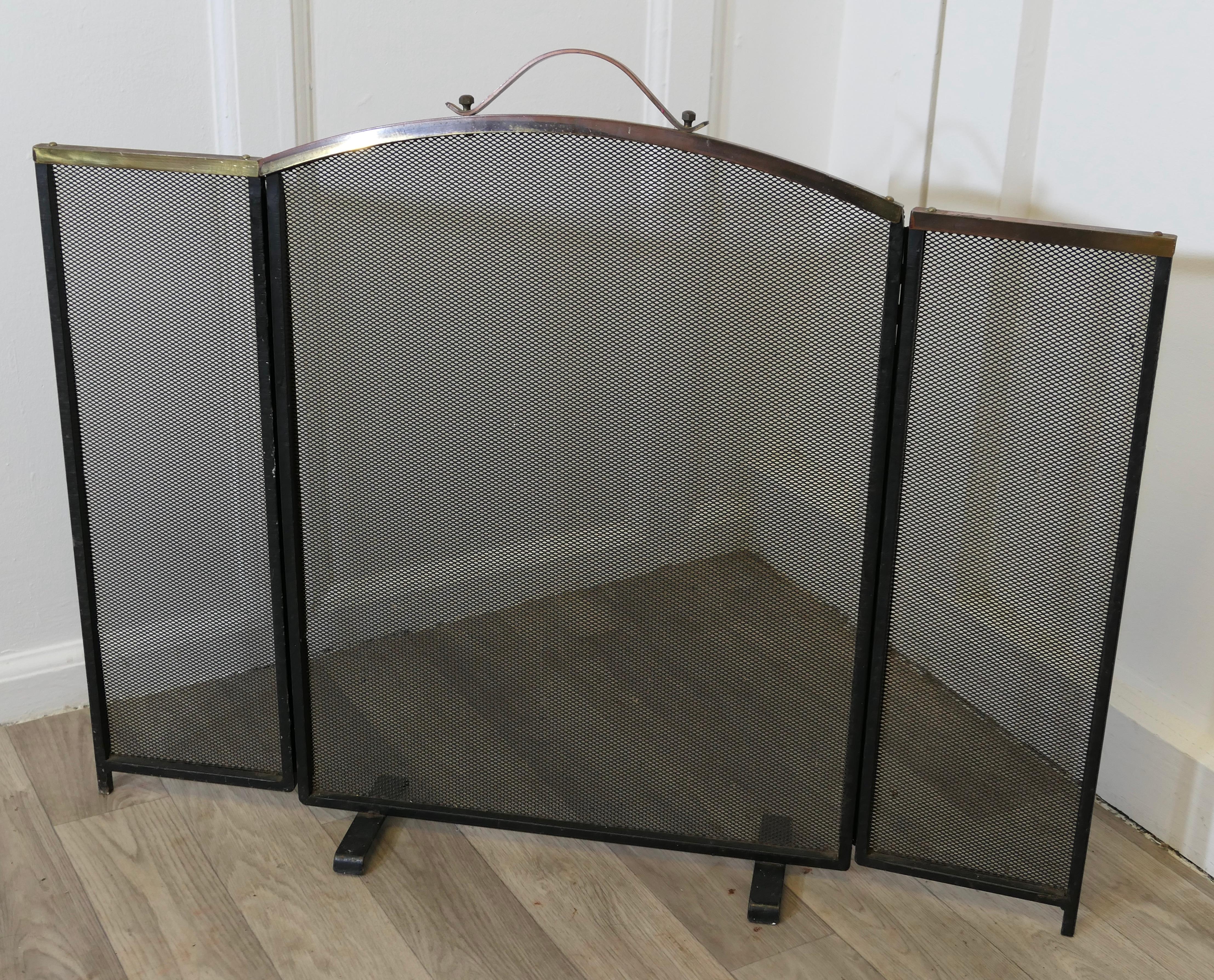 Early 20th Century Folding Copper and Fine Mesh Spark Fire Guard   This very useful spark guard For Sale
