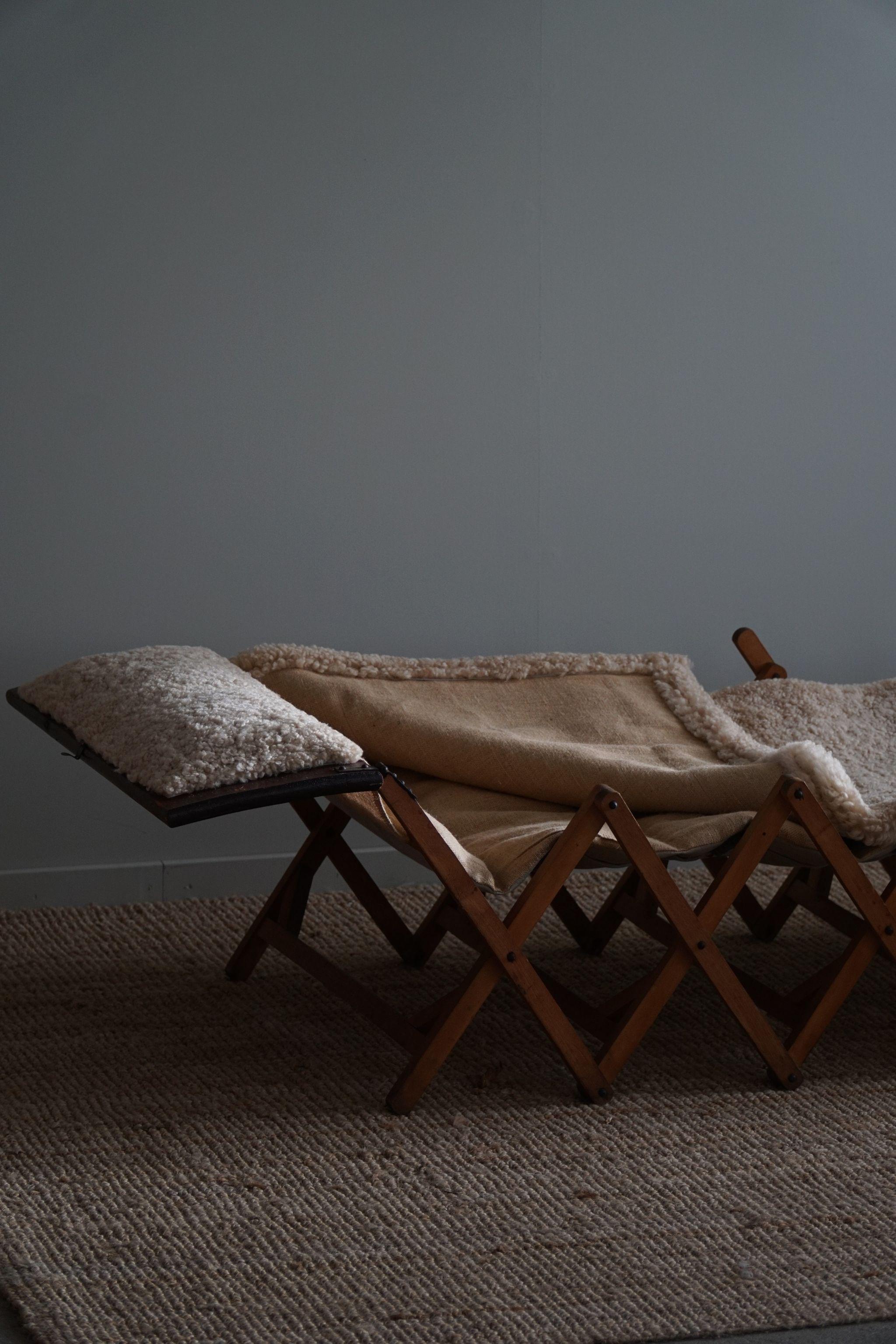 Folding Daybed in Hessian & Lambswool, Made by a Danish Cabinetmaker, 1930s For Sale 5