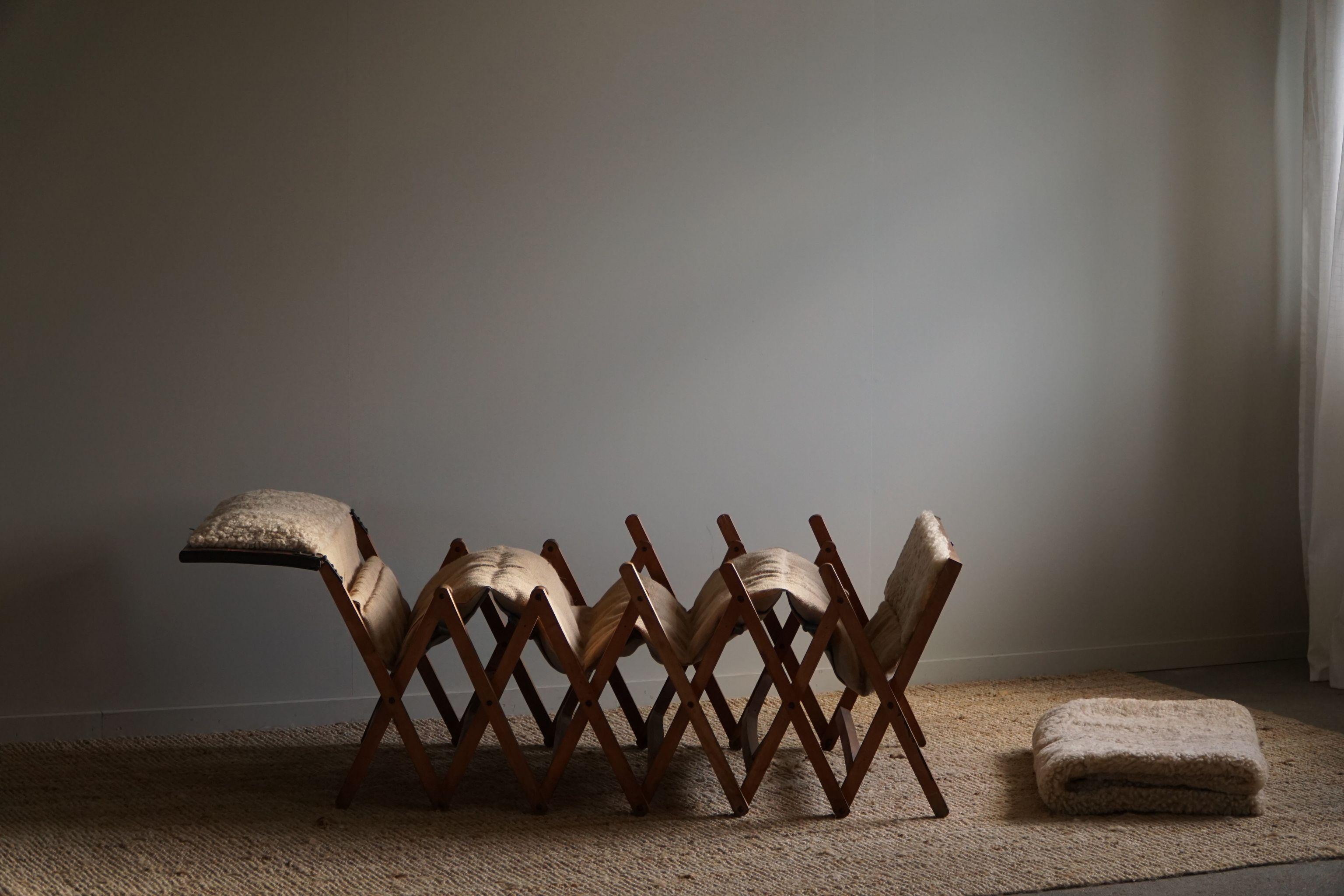 Folding Daybed in Hessian & Lambswool, Made by a Danish Cabinetmaker, 1930s For Sale 10