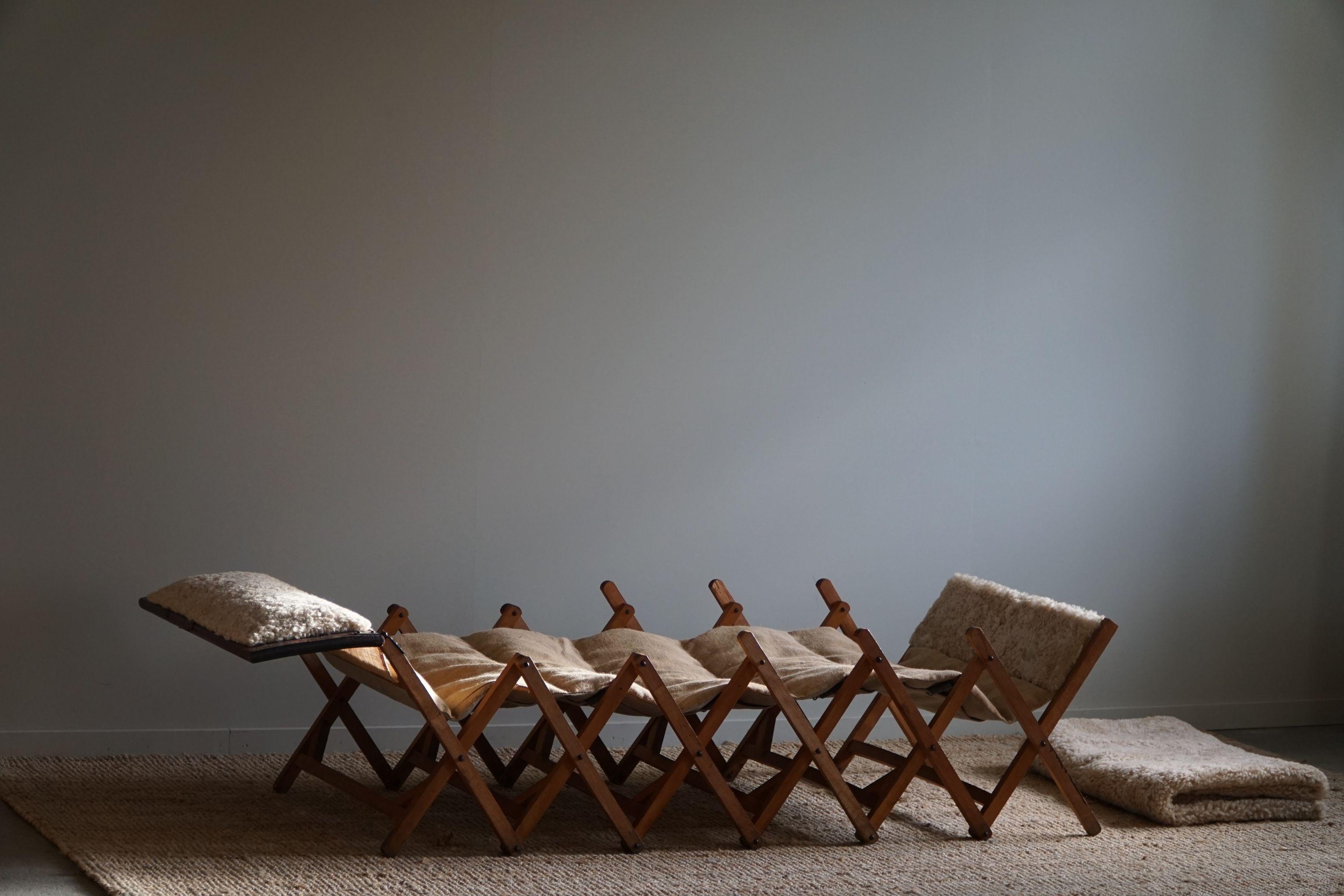 Folding Daybed in Hessian & Lambswool, Made by a Danish Cabinetmaker, 1930s For Sale 11