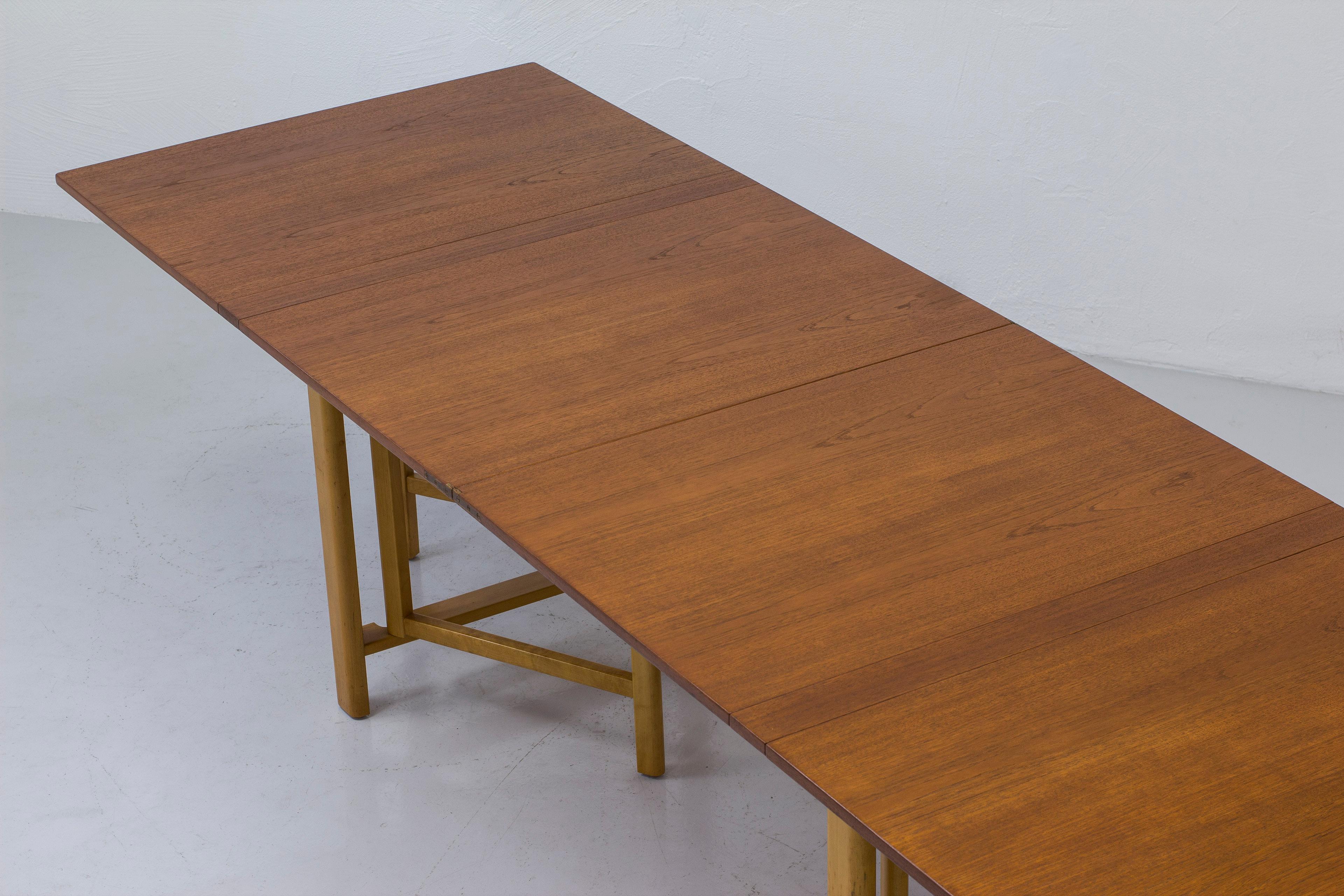 Scandinavian Modern Folding dining table by Bruno Mathsson, Firma Karl Mathsson, Sweden, 1950s For Sale
