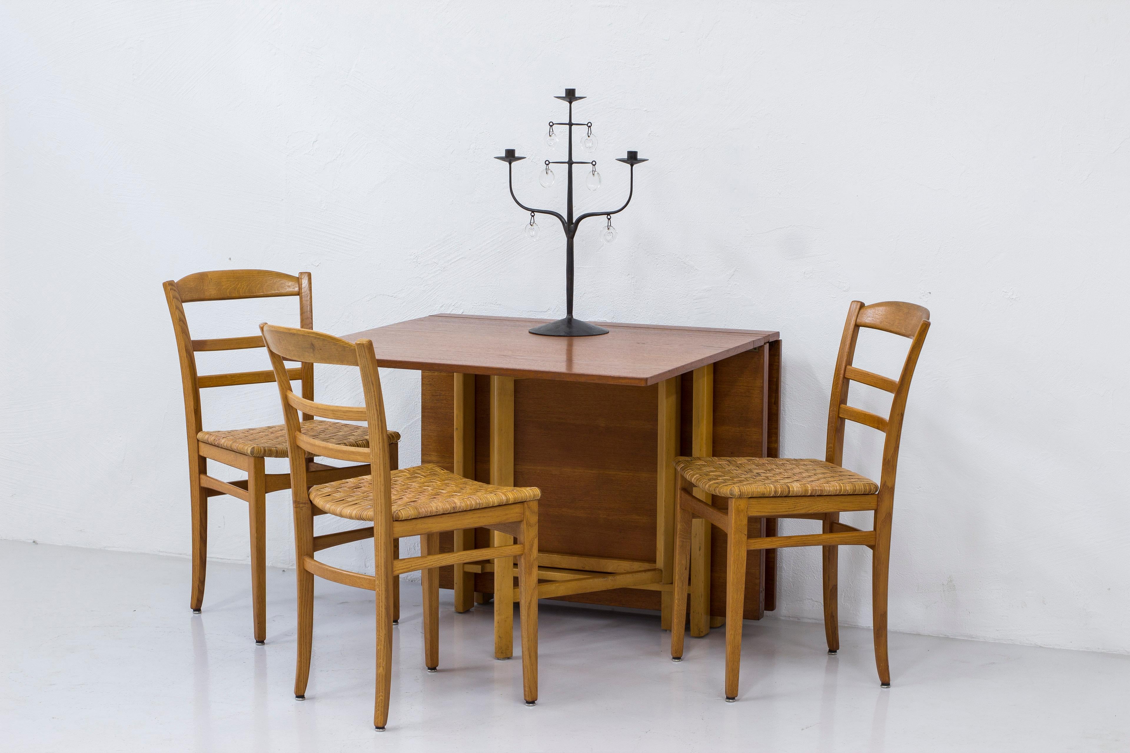 Table de salle à manger pliante par Bruno Mathsson, Firma Karl Mathsson, Suède, années 1950 Bon état - En vente à Hägersten, SE