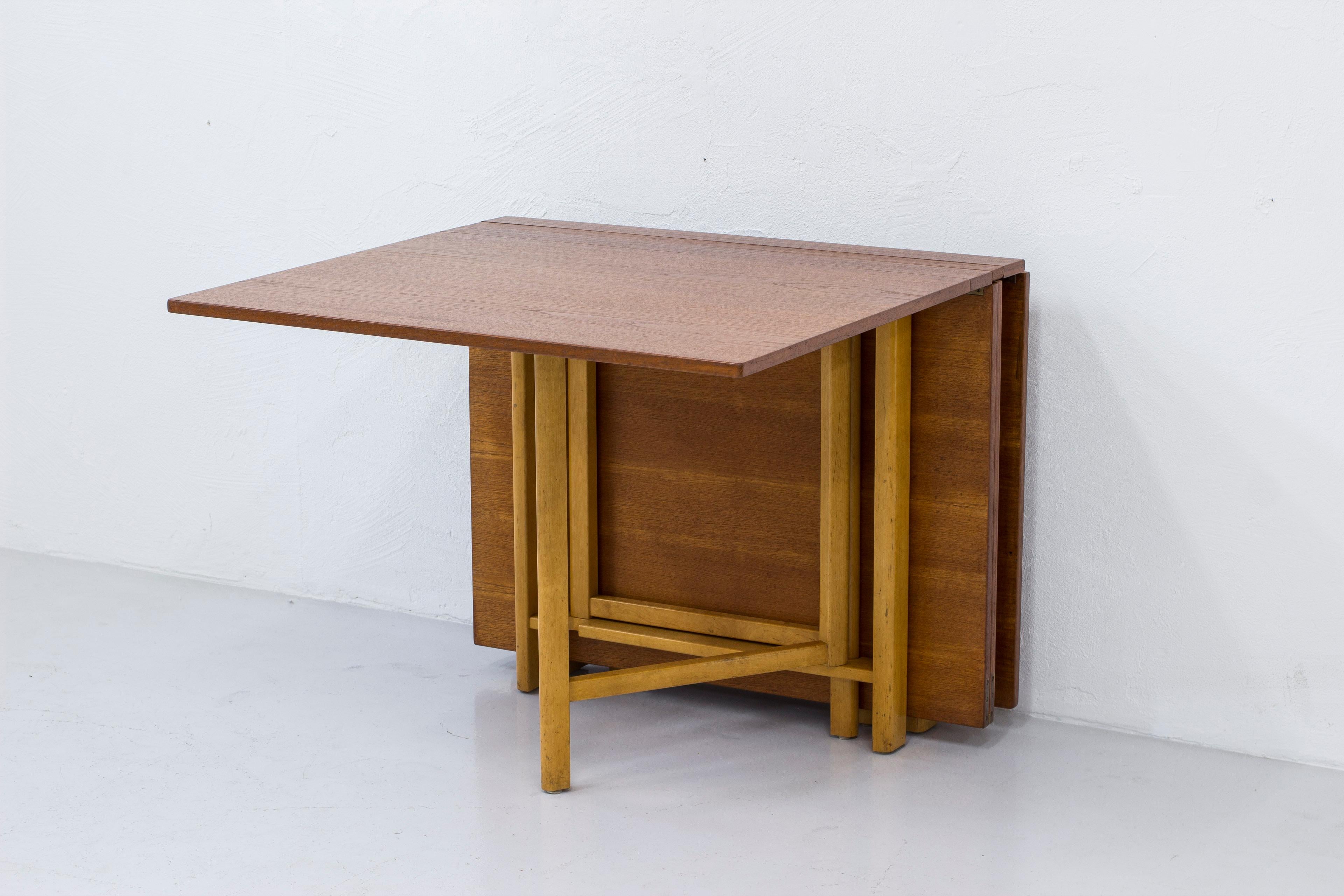 Folding dining table by Bruno Mathsson, Firma Karl Mathsson, Sweden, 1950s For Sale 1