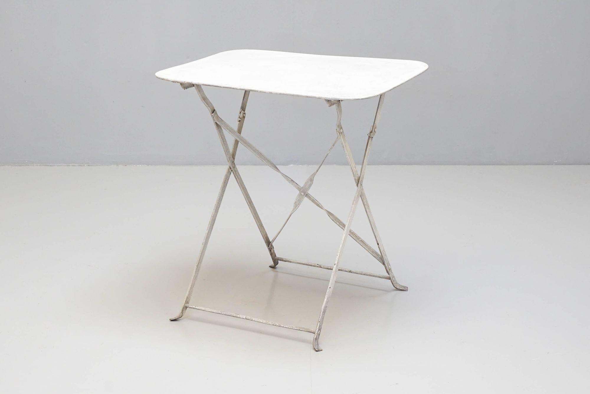 Early 20th century white painted steel rectangular garden table on folding base.

H 69cm x W 66cm x D 49cm


Circa France 1930

Please contact before purchase so we can work out an accurate shipping quote.