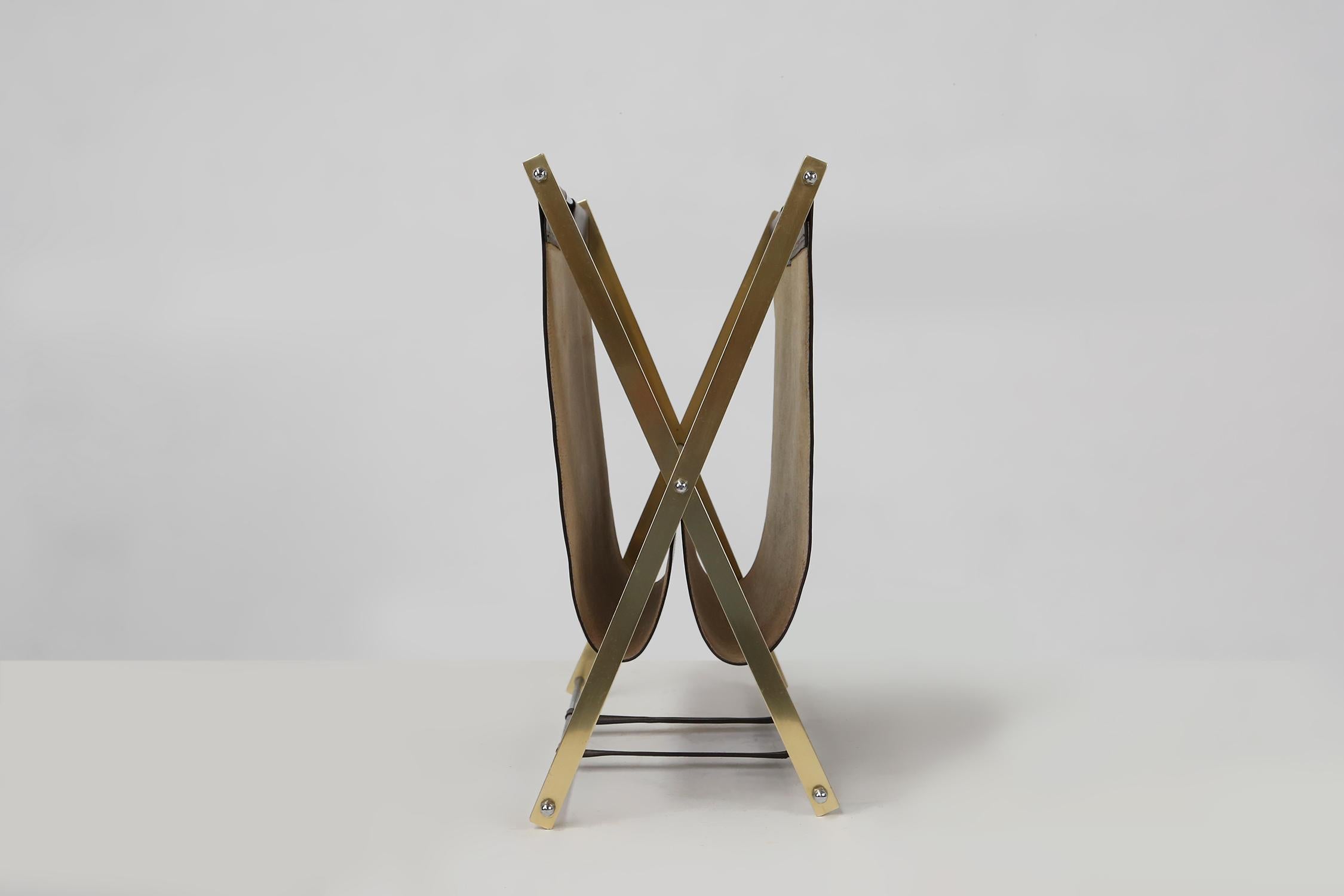 Folding magazine rack by Jacques Adnet in metal and Leather, France 1950s In Good Condition For Sale In Meulebeke, BE