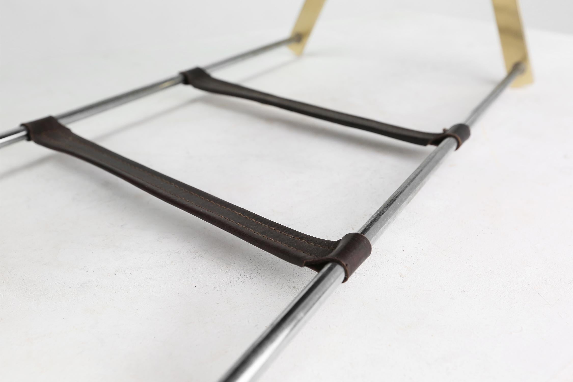 Folding magazine rack by Jacques Adnet in metal and Leather, France 1950s For Sale 2