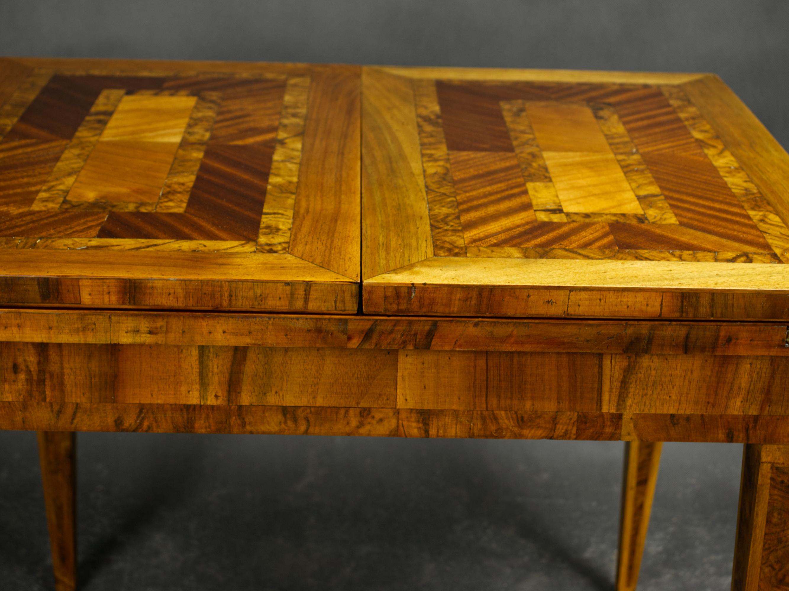 Mesa plegable de marquetería, S. XIX en venta 3