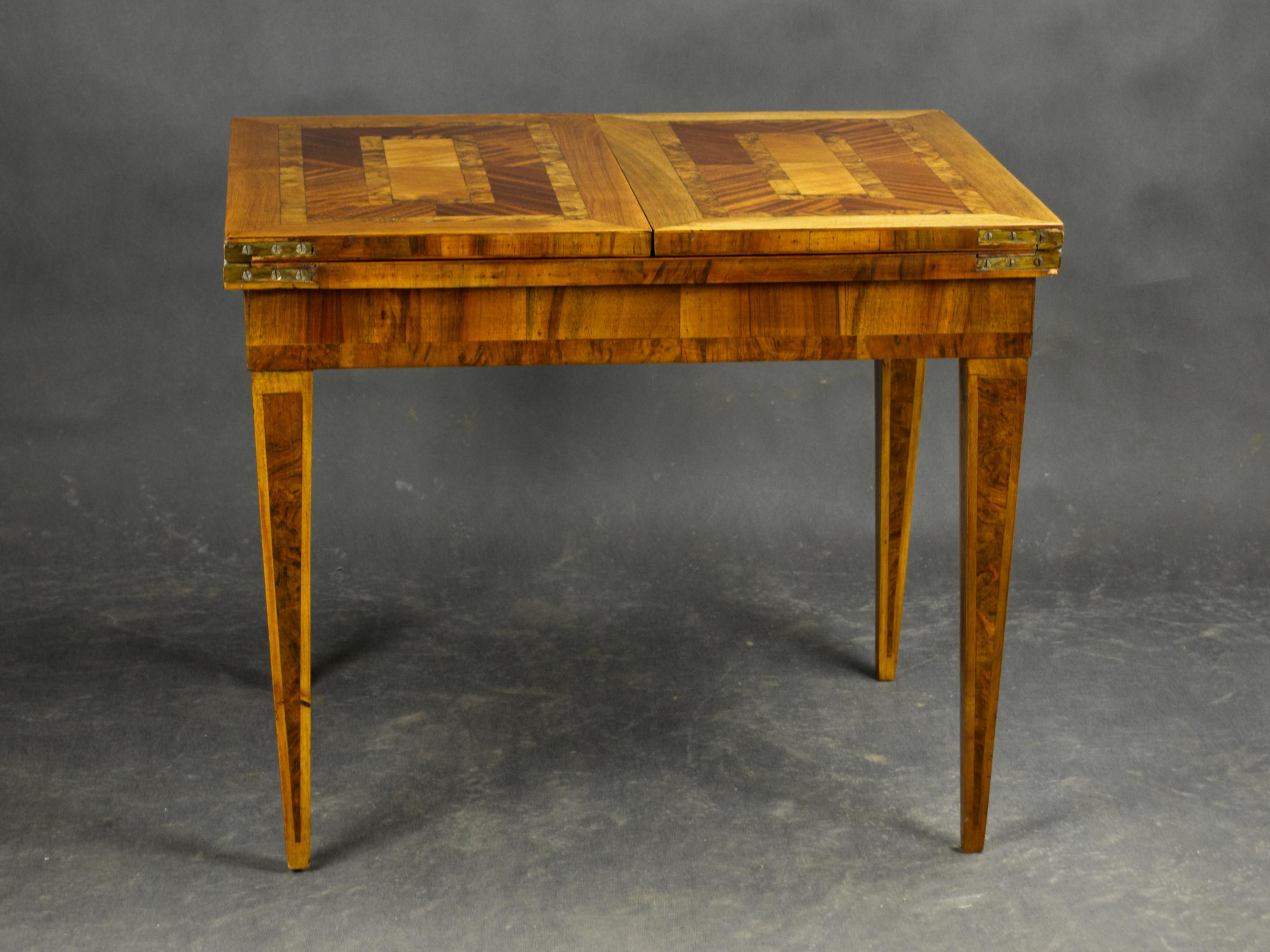 Mesa plegable de marquetería, S. XIX Marquetería en venta